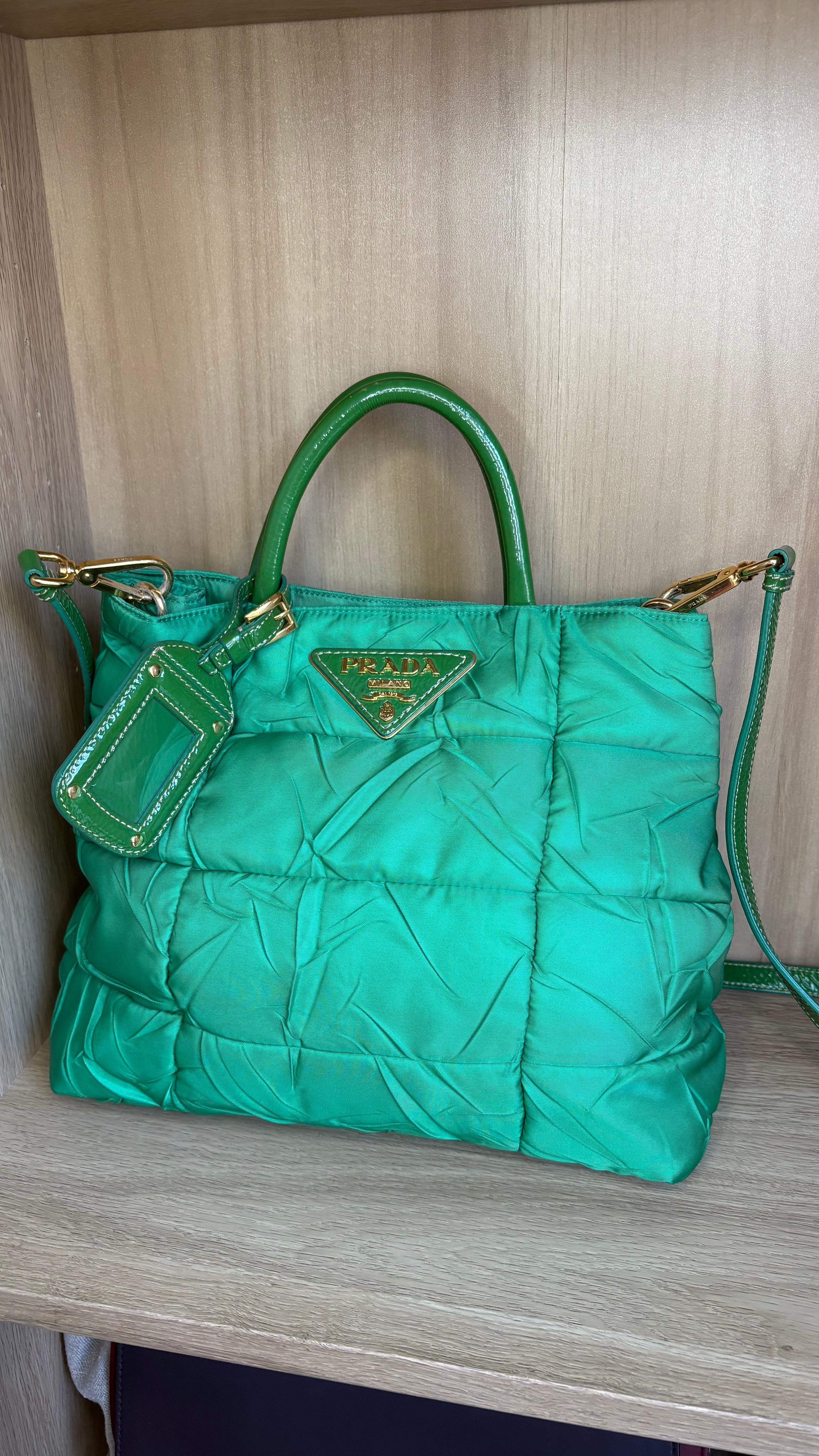 Prada bolso acolchado nylon verde