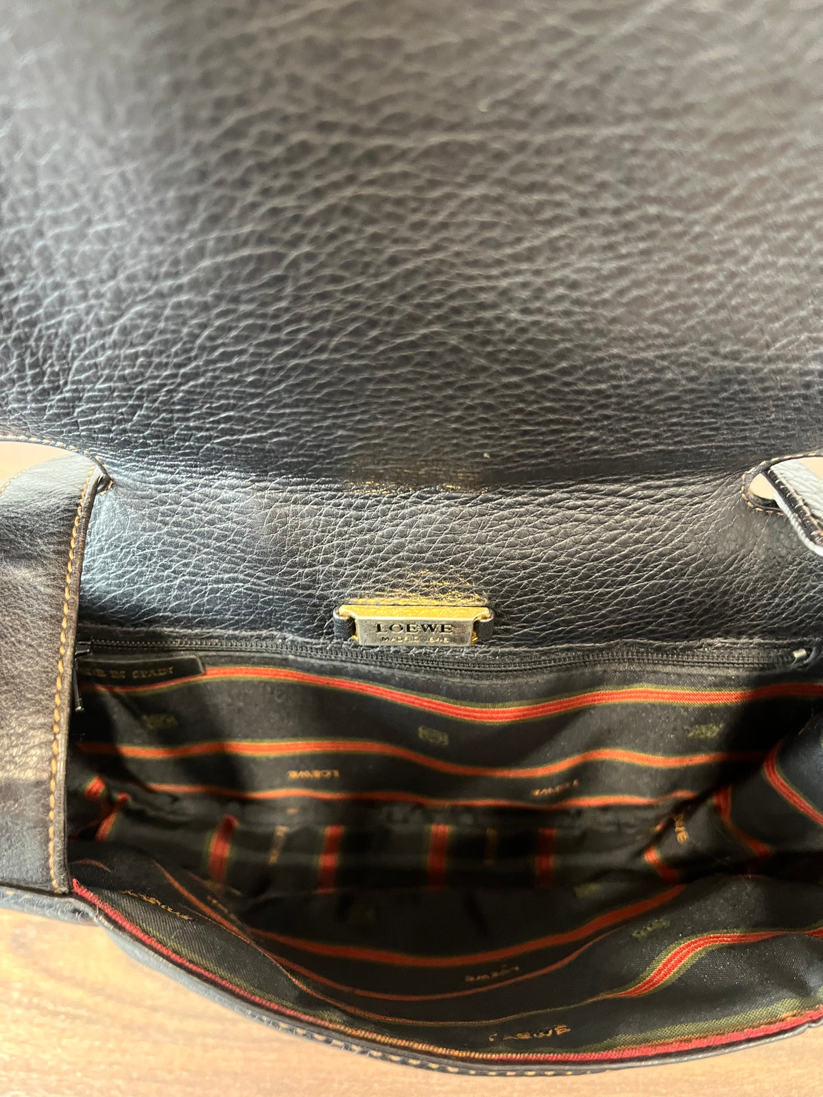 Loewe Heritage Vintage Bandolera Piel Negra con Anagrama en Relieve