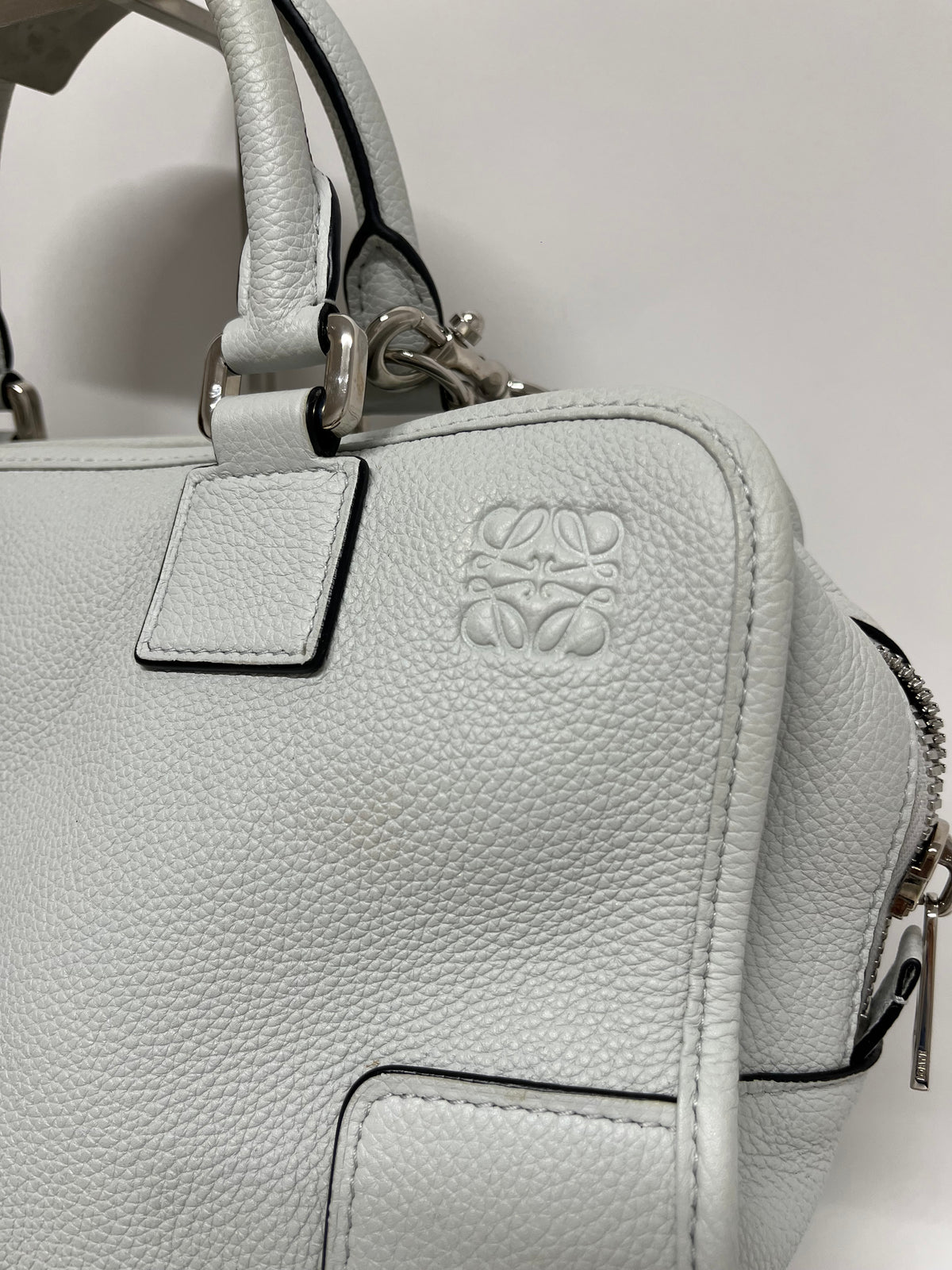 Loewe Amazona 28 Piel Blanca con Bandolera