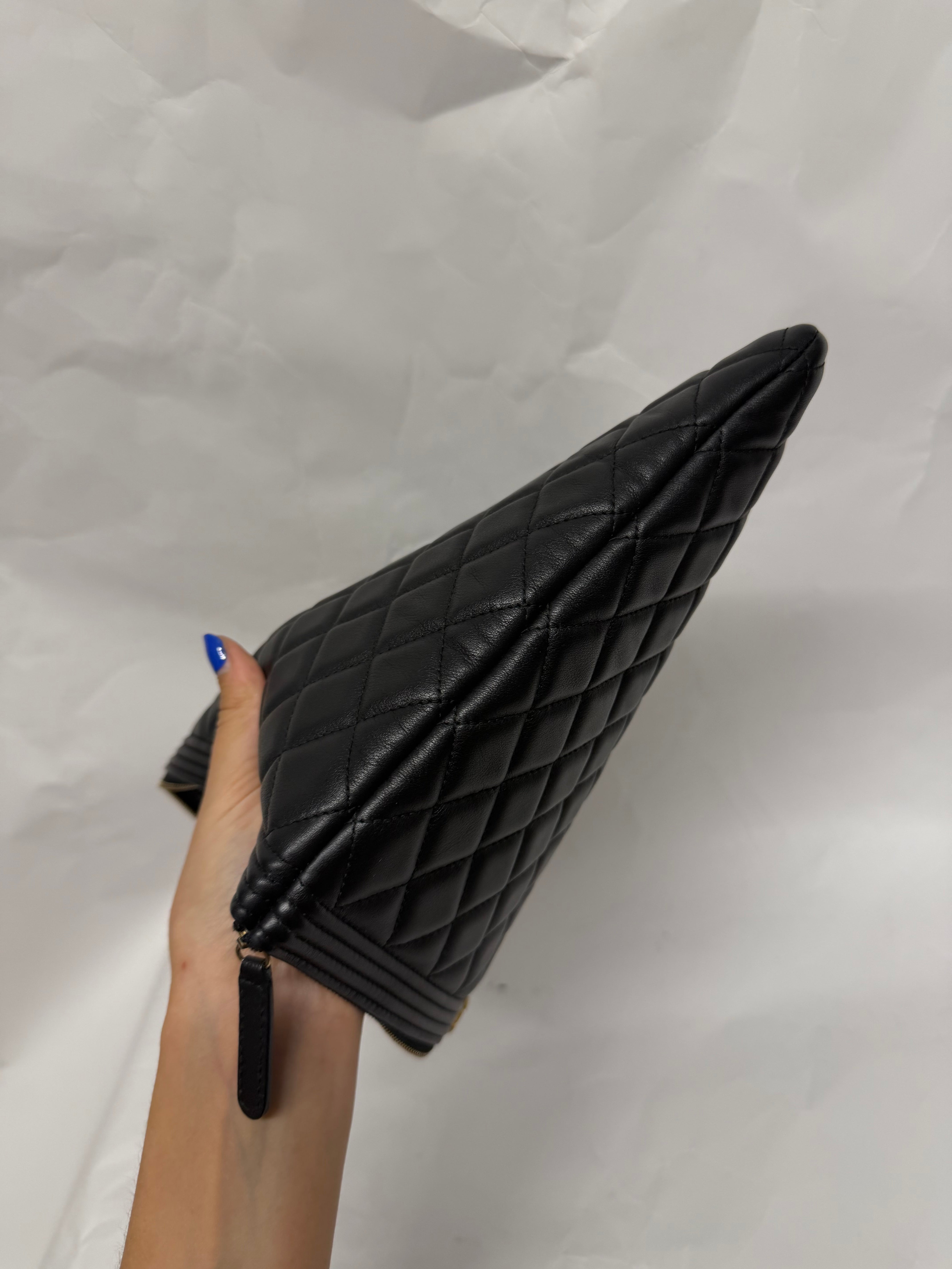 Chanel Boy O-Case Large | Lambskin Negro Gold