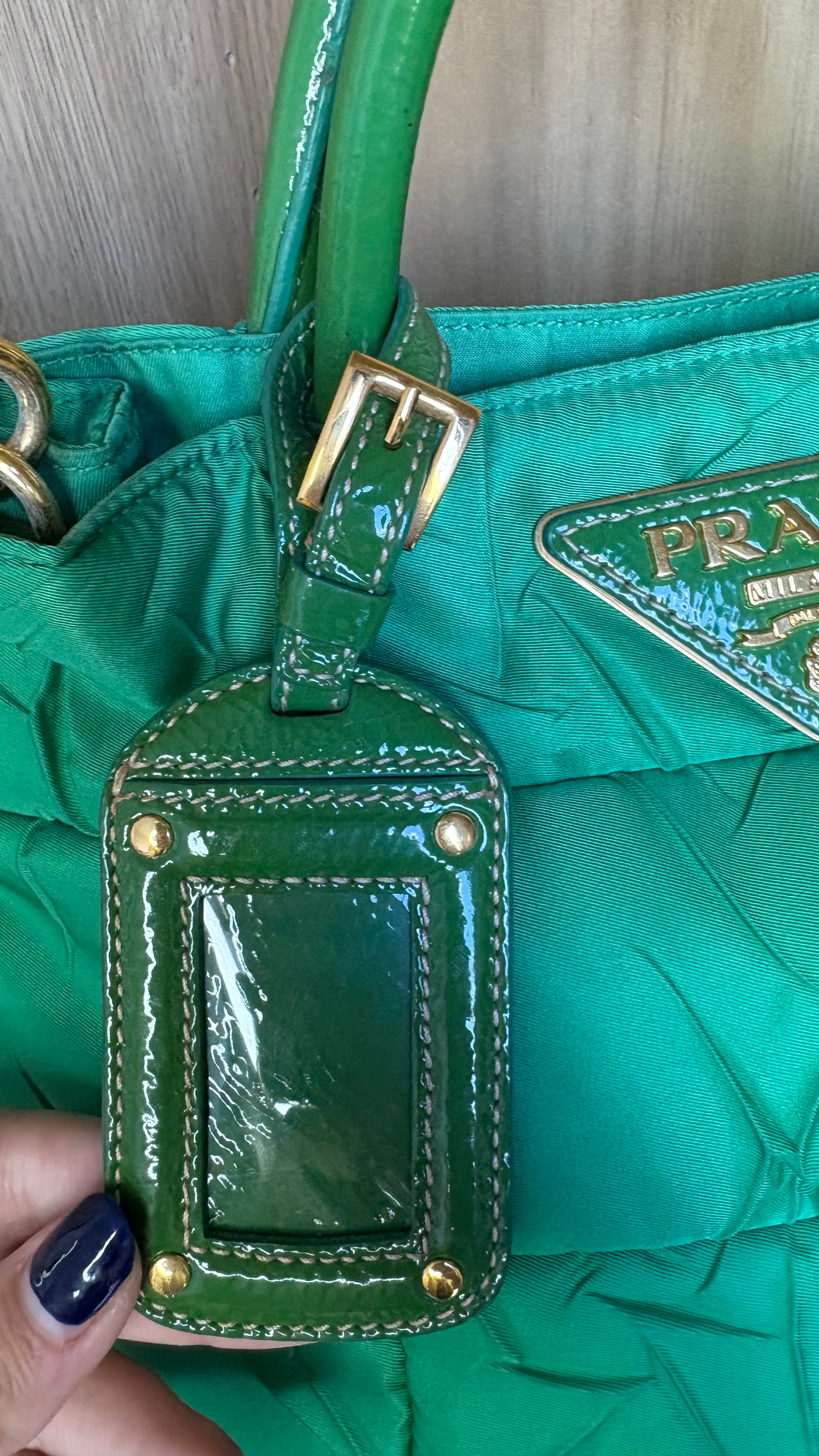 Prada bolso acolchado nylon verde