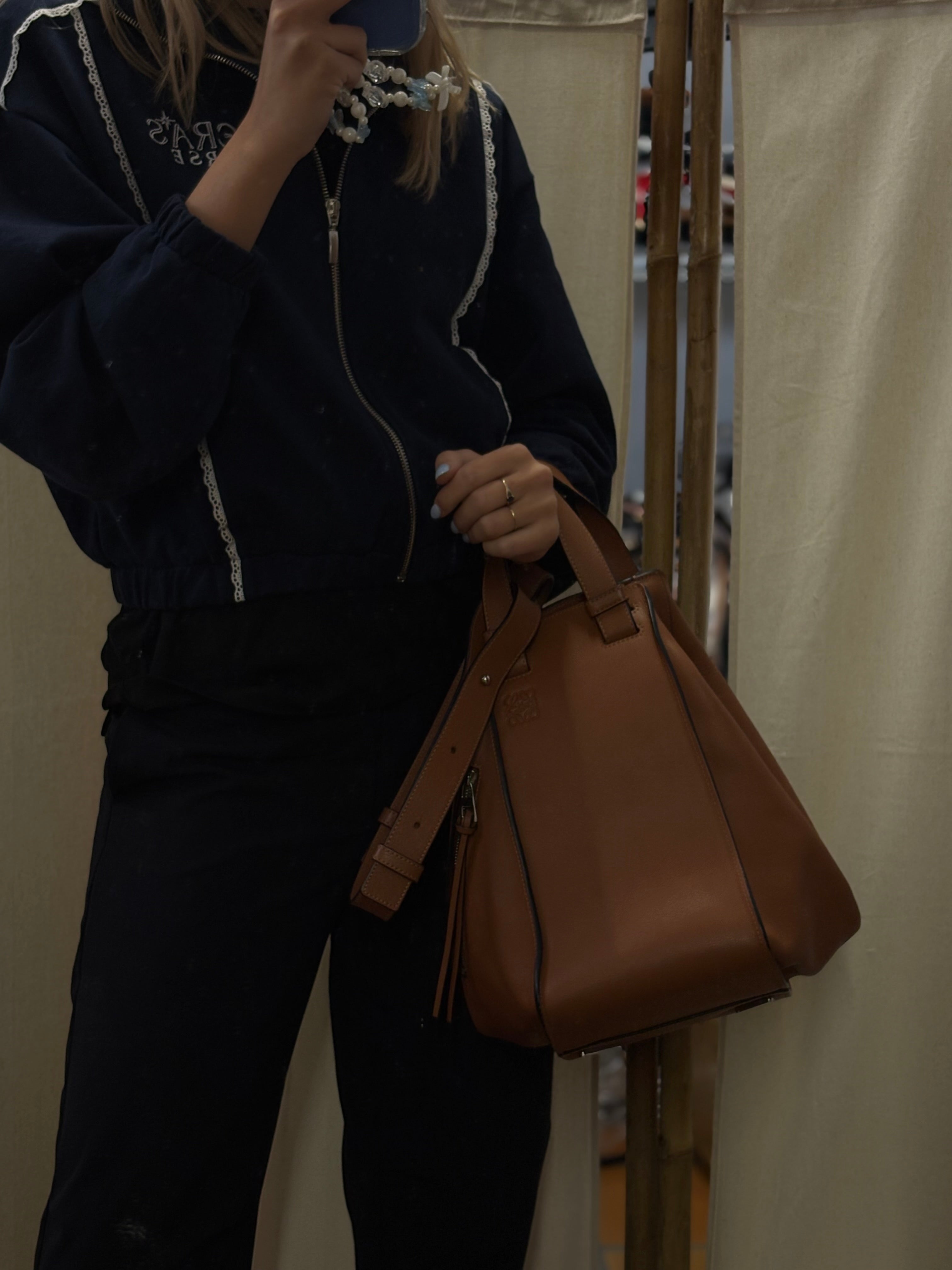 Loewe Hammock Mediano Piel Camel Con Pouch y Bandolera