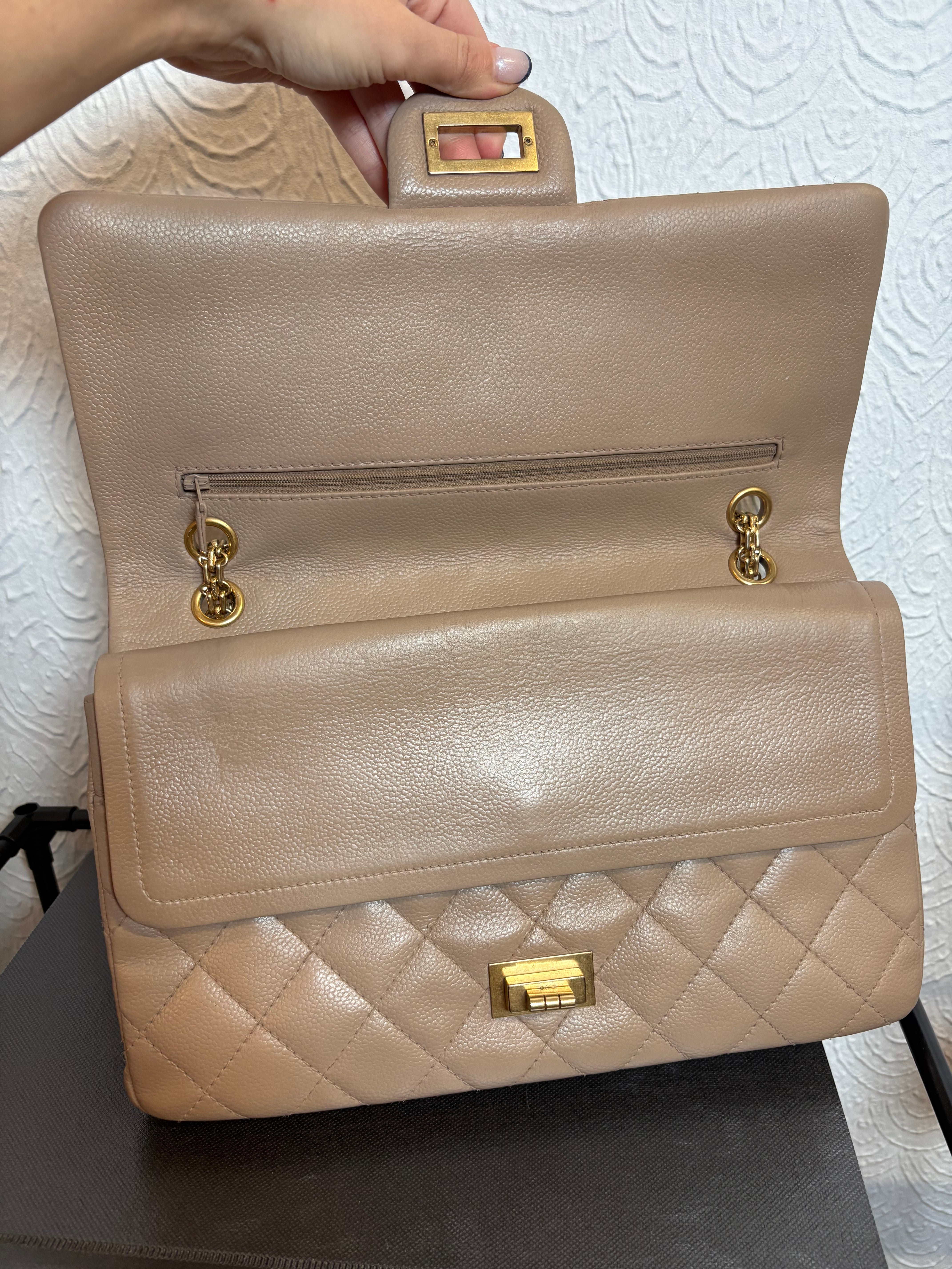 CHANEL 2.55 Double Flap Beige Caviar Cadena Doble Dorada