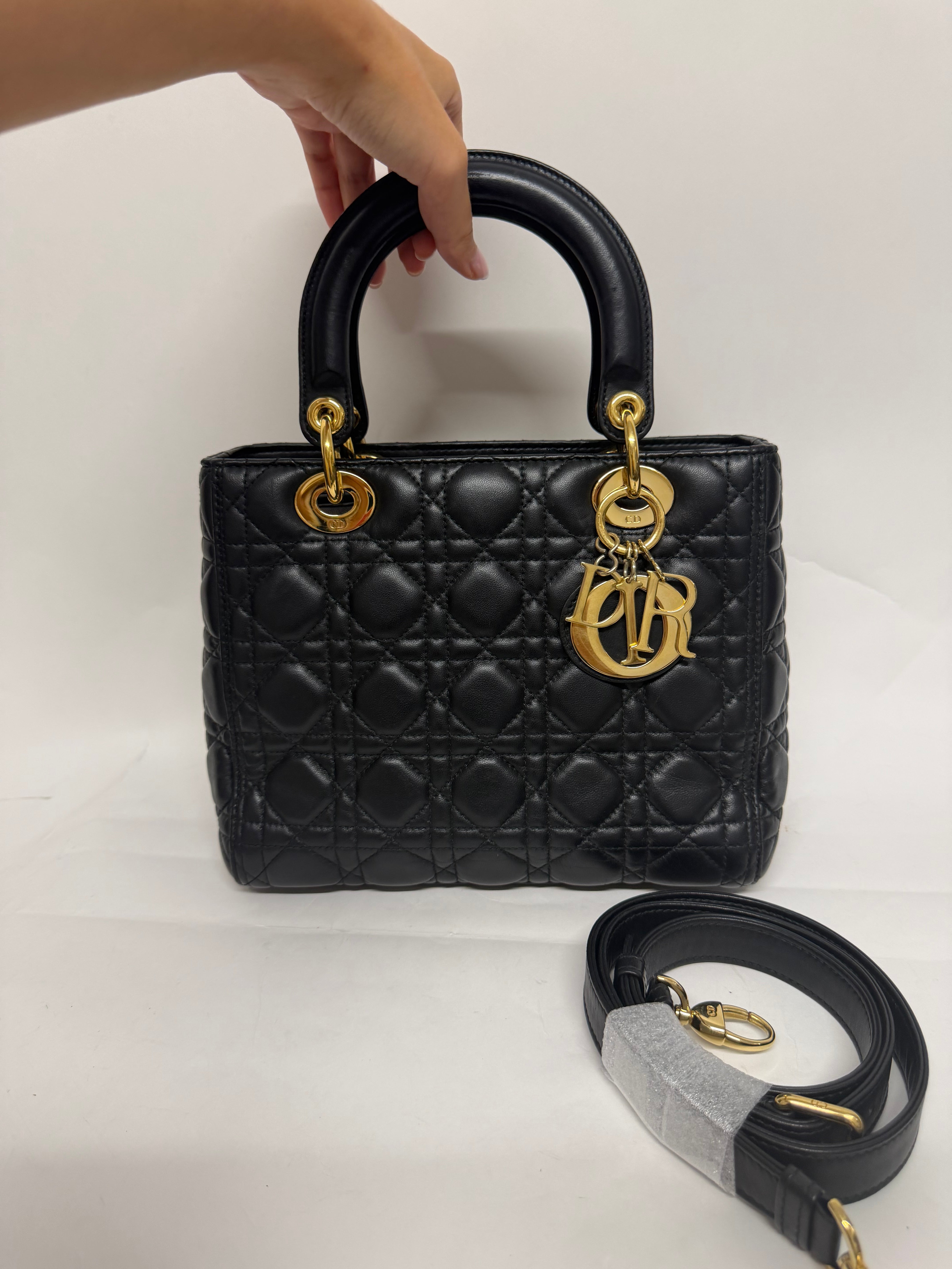 Christian Dior Lady Dior Medium Piel Cordero Negra con bandolera