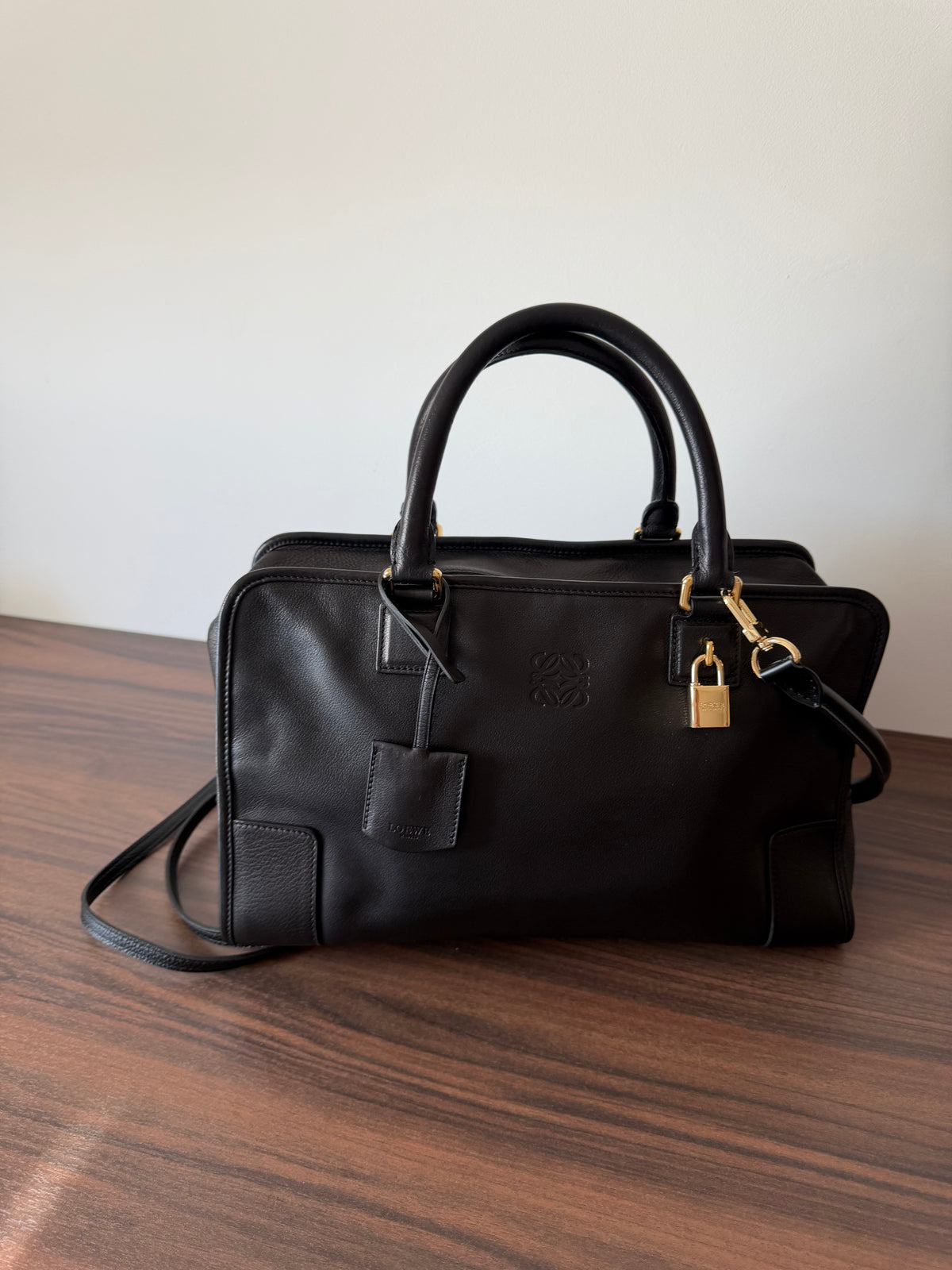 Loewe Amazona 36 Piel Negra Herrajes Dorados