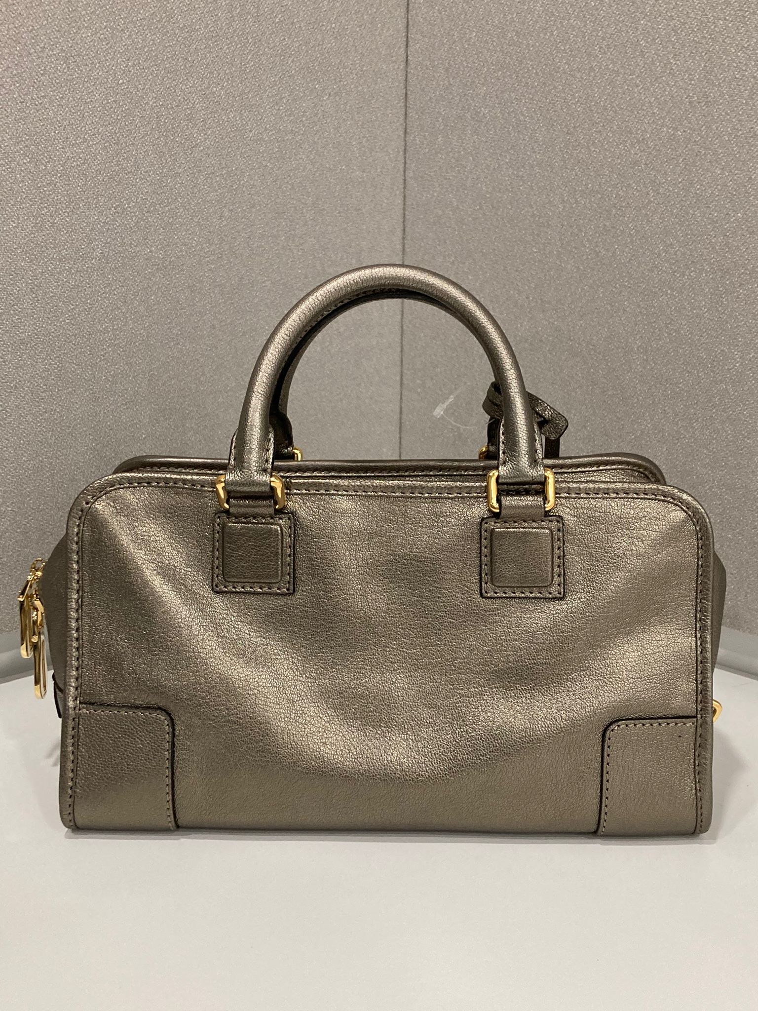 Loewe amazona 28 gris metalizado