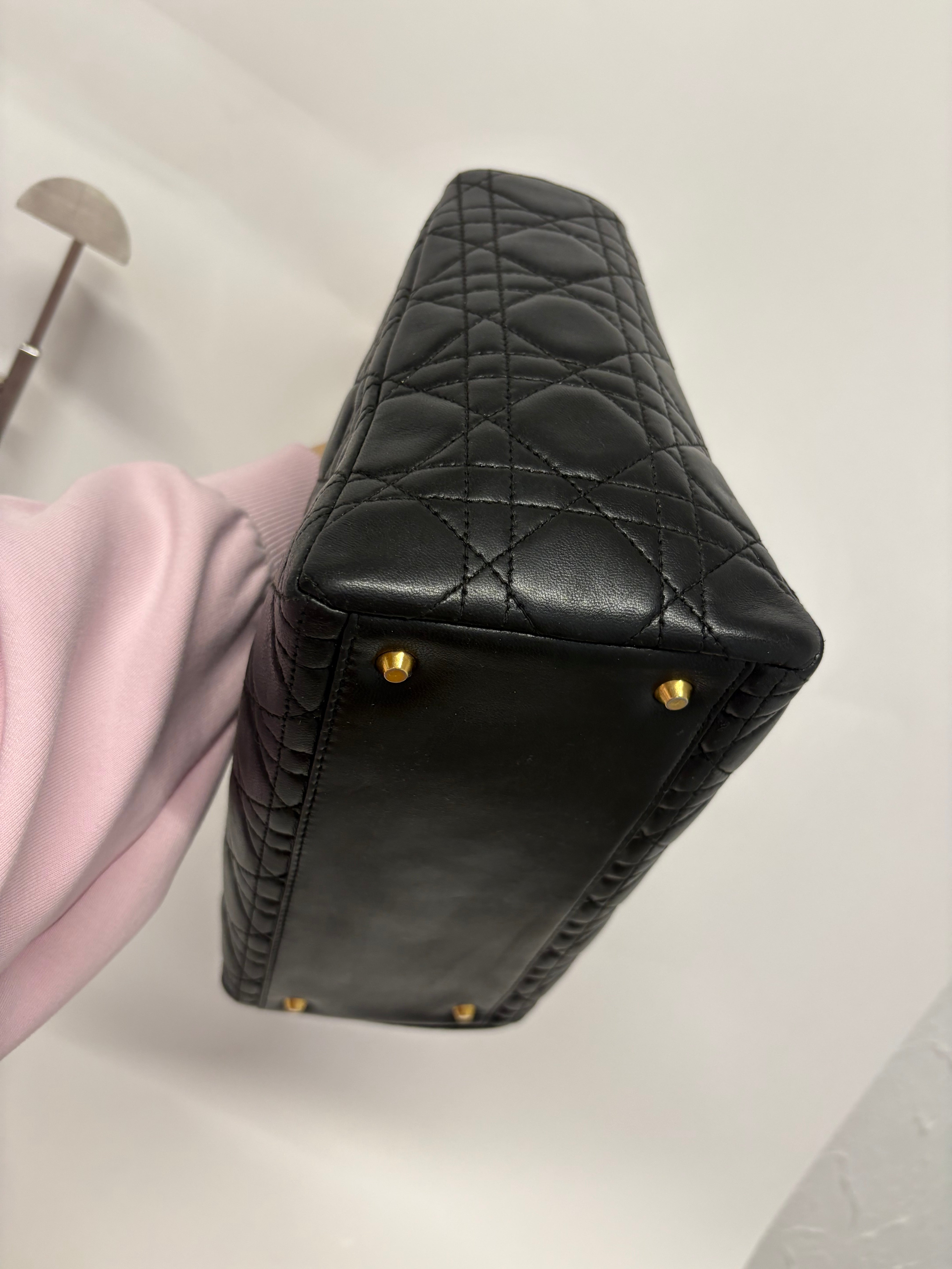 Christian Dior Lady Dior Mediana Cannage Negra y dorado