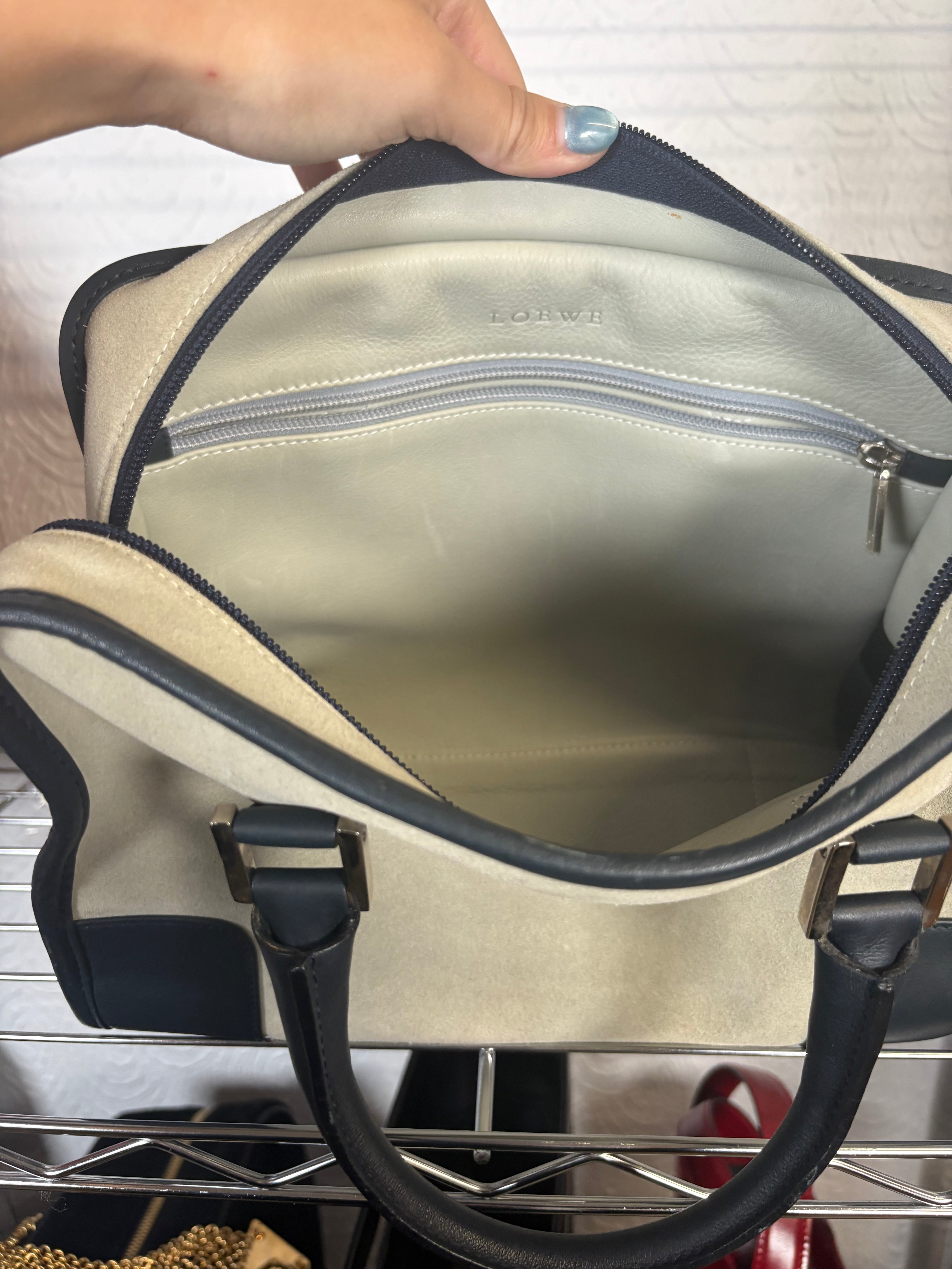 Loewe Amazona 27 Ante y Piel Verde Claro 2 bandoleras