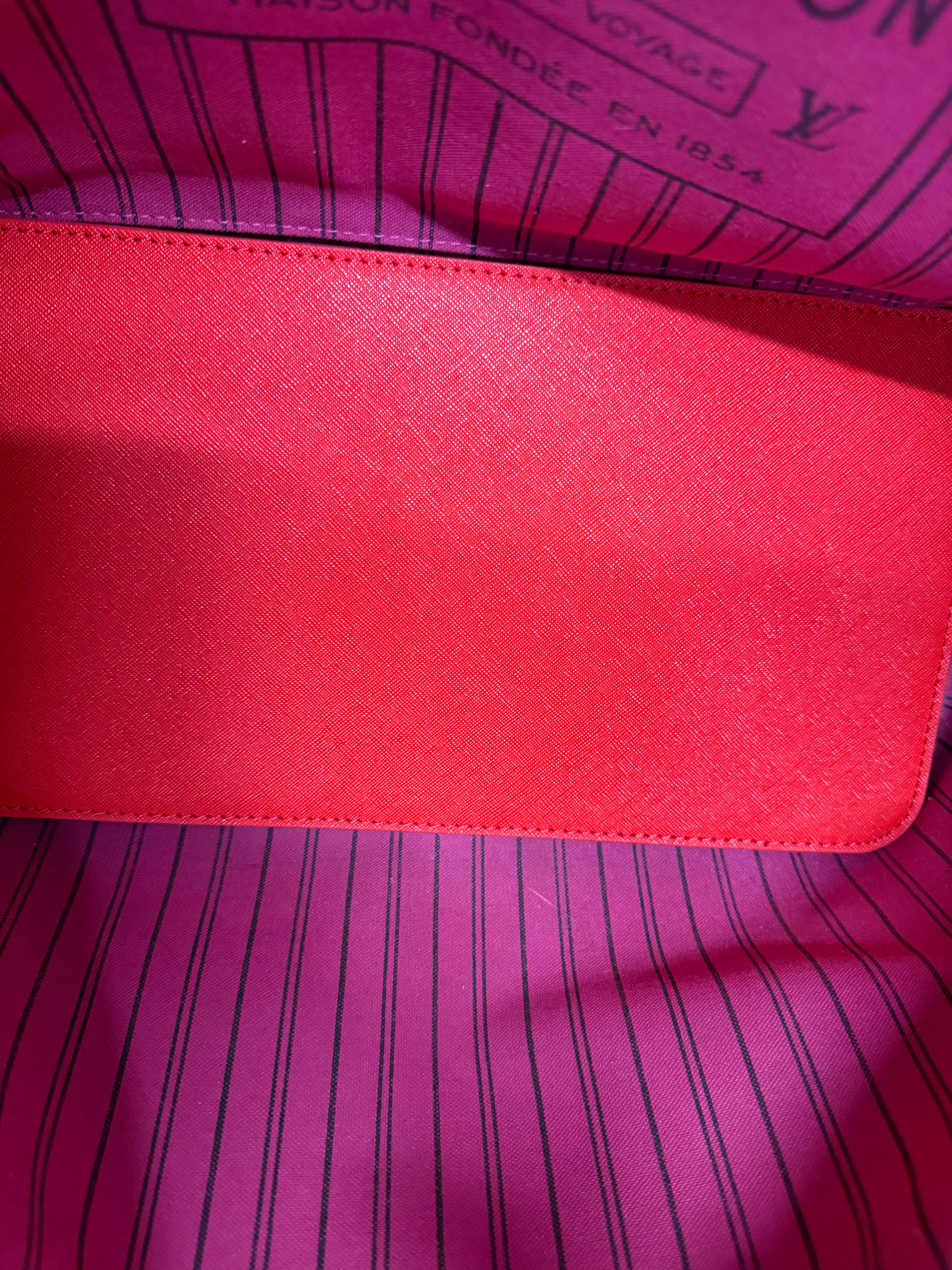 Louis Vuitton Neverfull MM Monogram Interior Fucsia