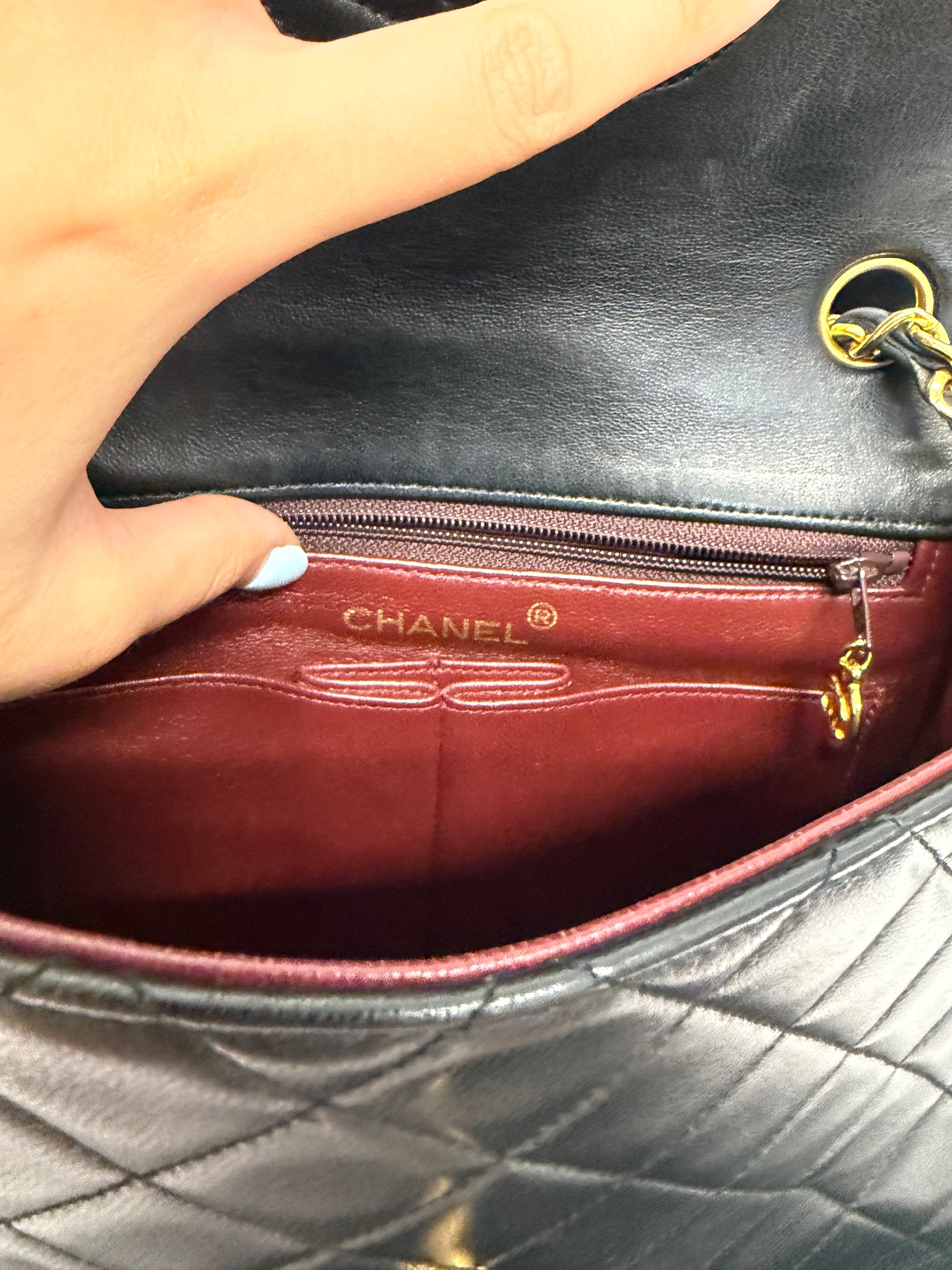 Chanel Mini Matelassé 20 Square Piel Cordero Negra