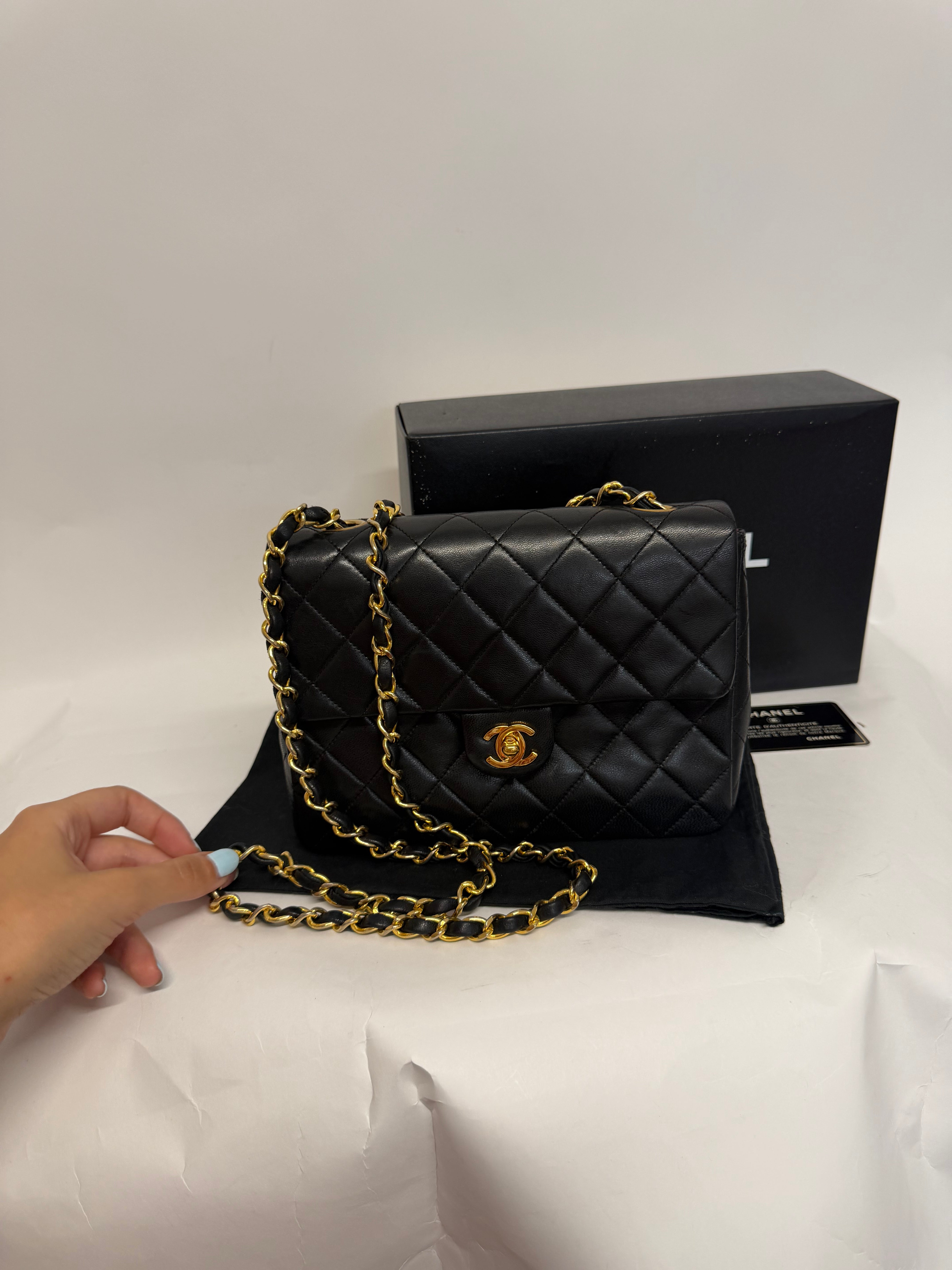 Chanel Mini Matelassé 20 Square Piel Cordero Negra