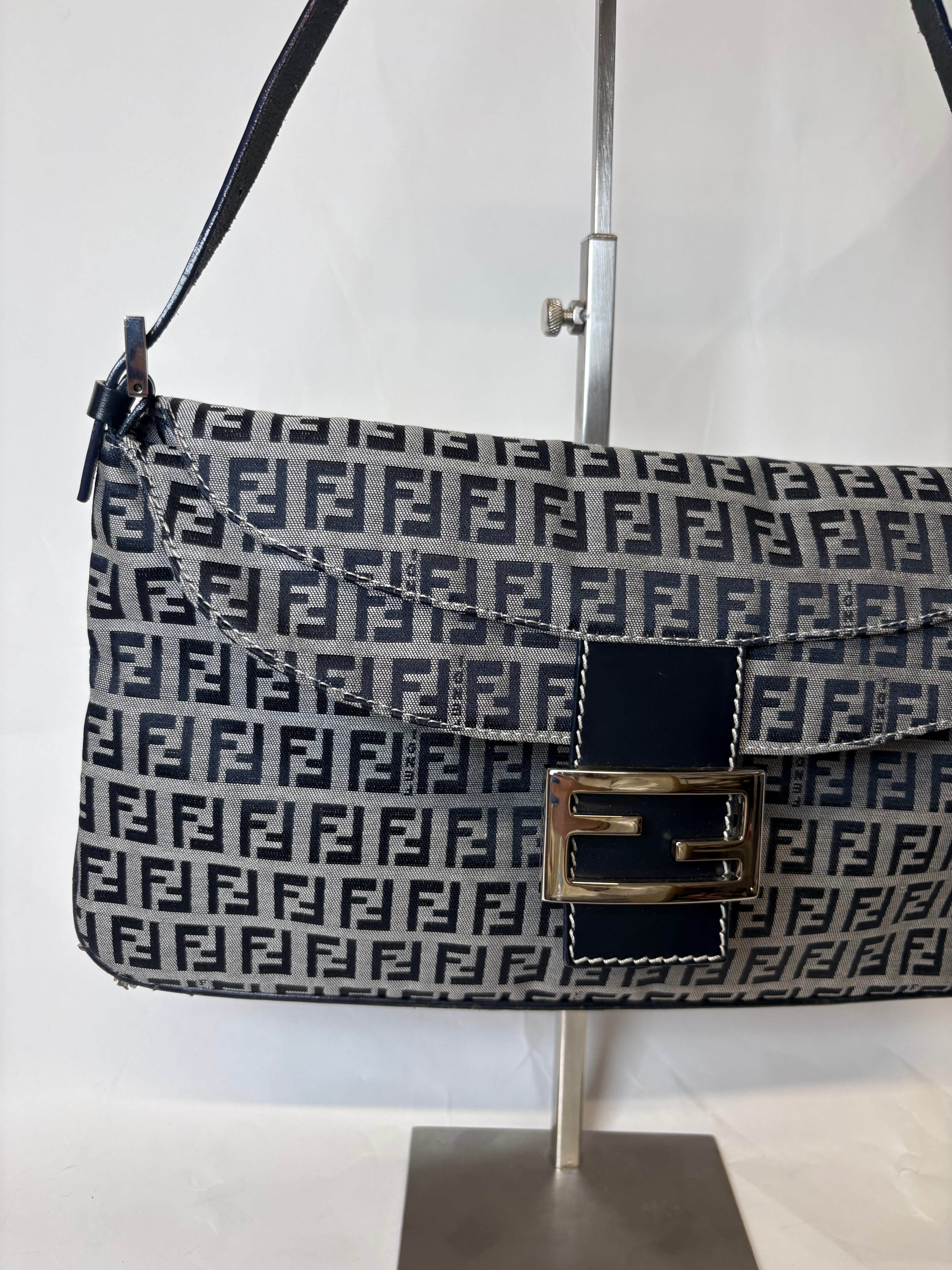 Fendi baguette zucca azul marino