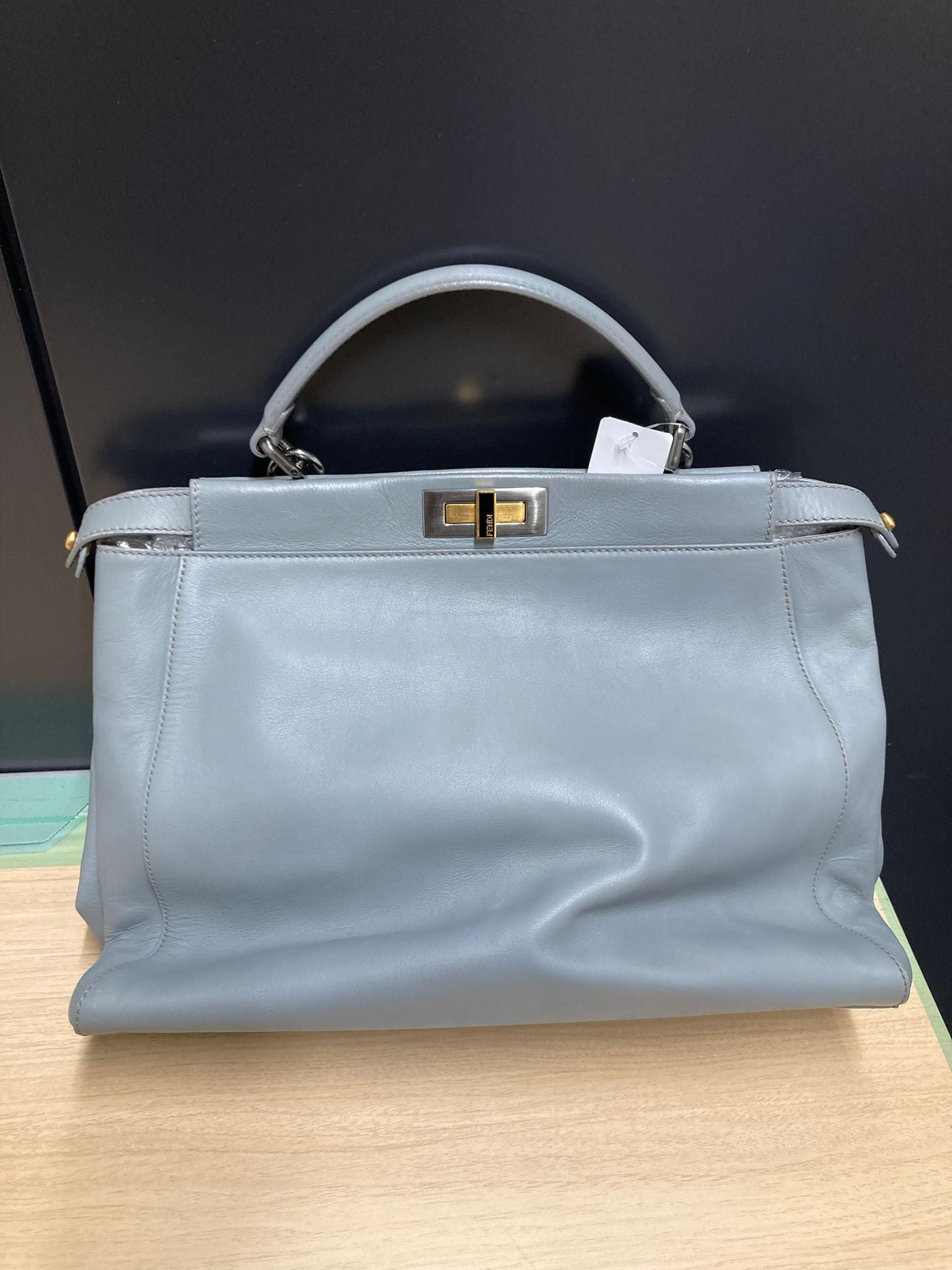 FENDI Peekaboo Large – Piel gris cielo – Doble compartimento con bandolera