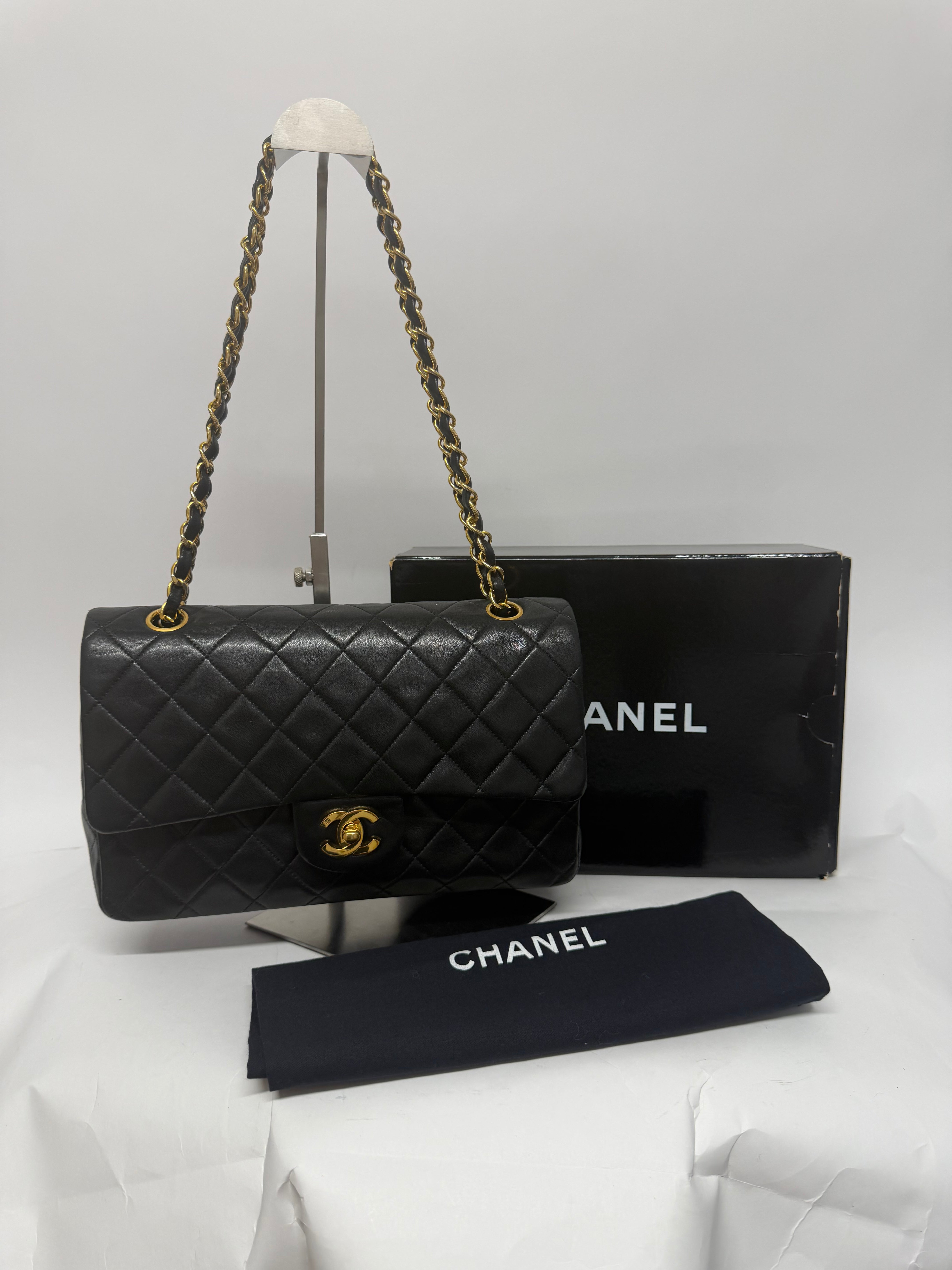 Chanel Timeless 25 Piel de Cordero Negra  - serie 5 - Full Set