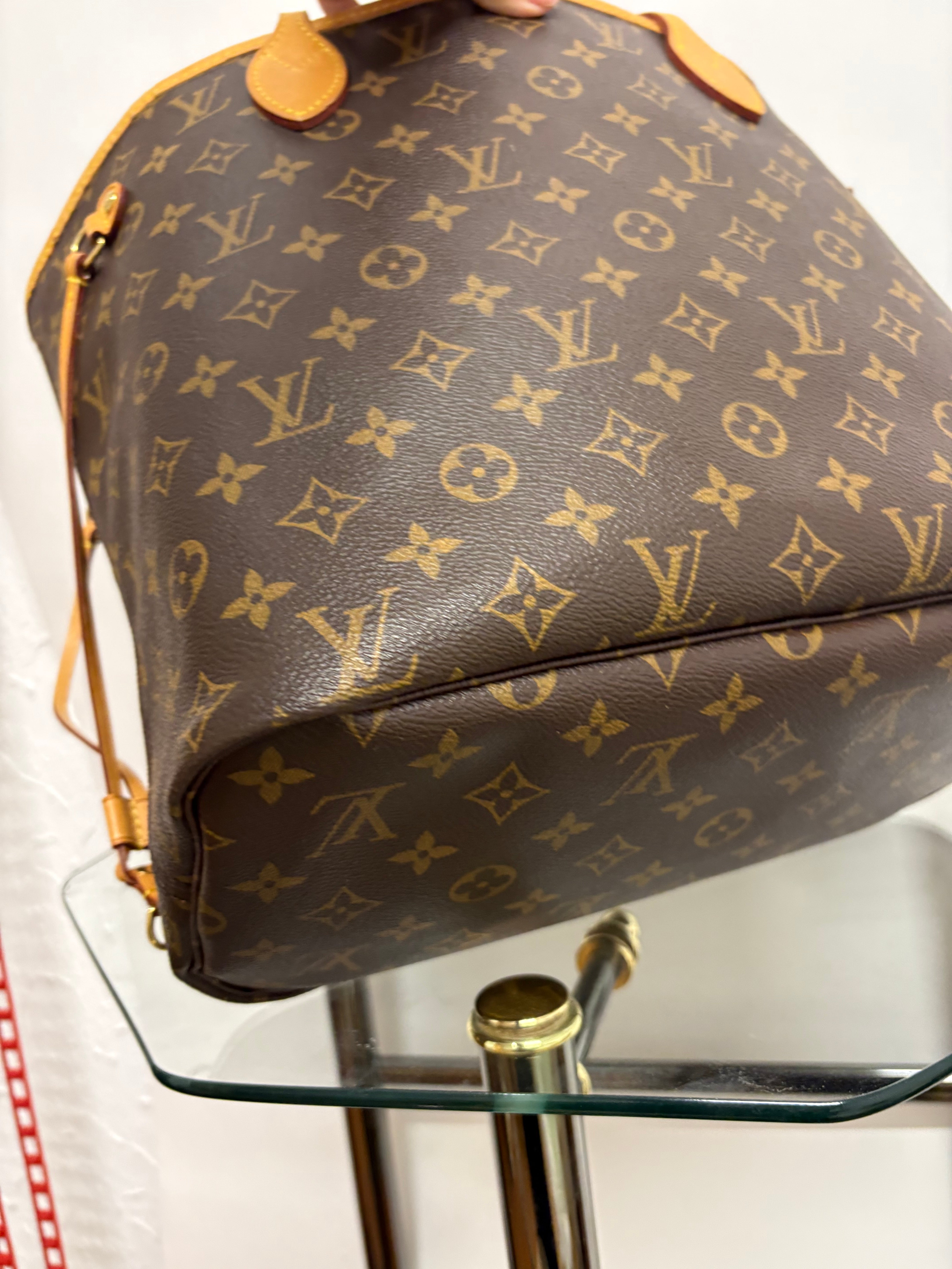 Louis Vuitton Neverfull MM Monogram Interior rojo