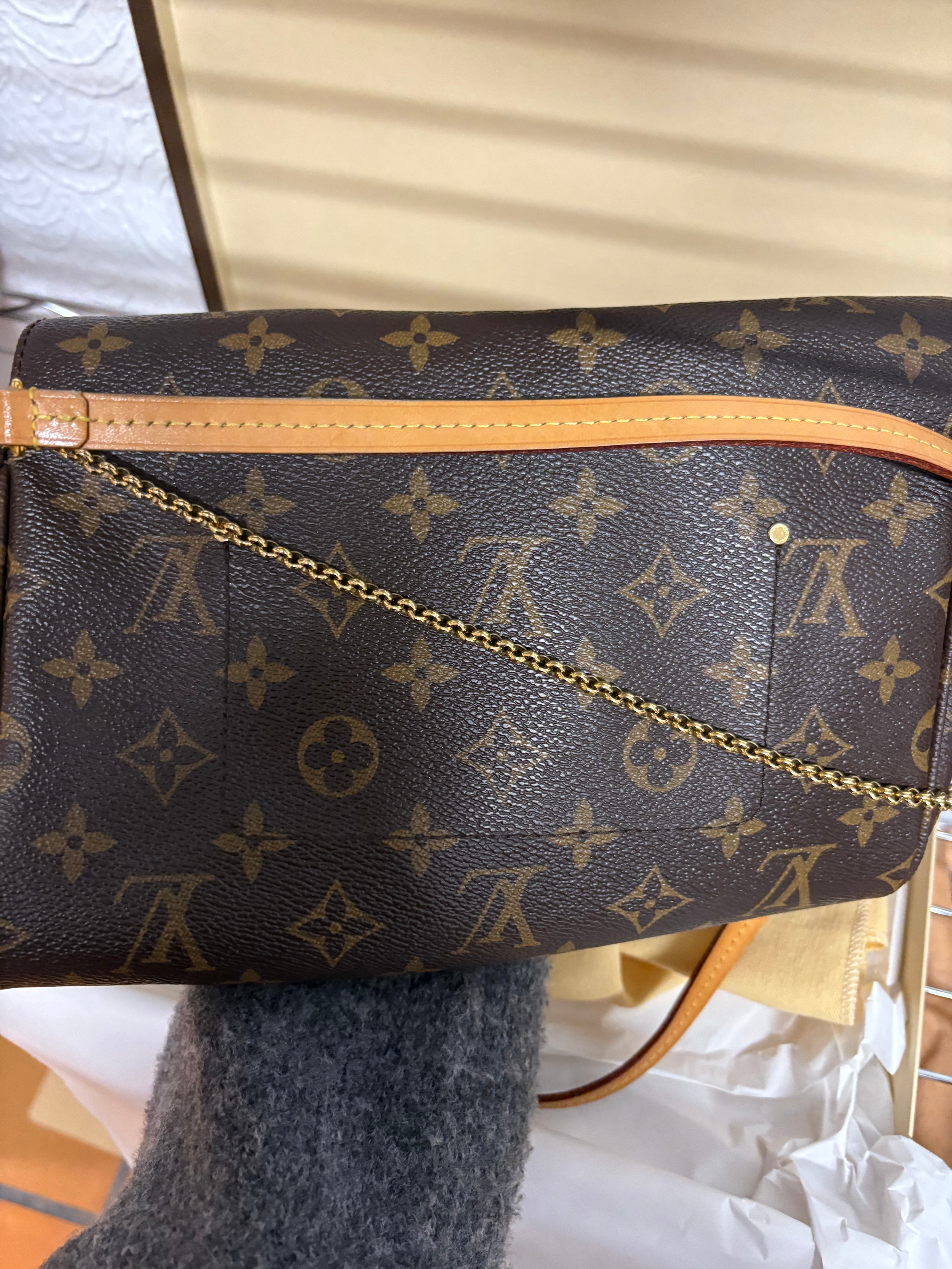 Louis Vuitton Favorite MM Monogram M40718