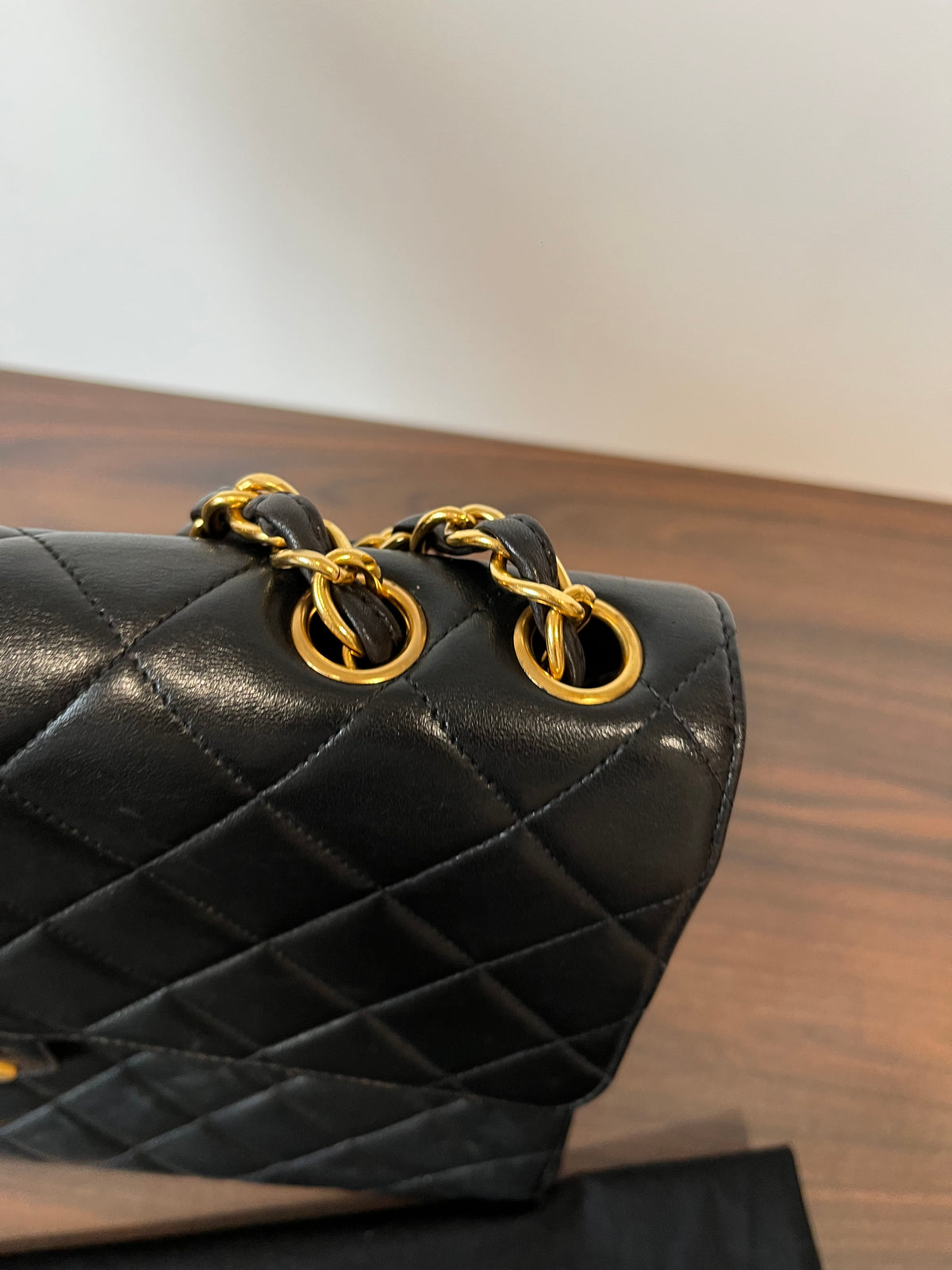 Chanel Classic Single Flap Maxi XL Piel de Cordero Negra · Serie 4