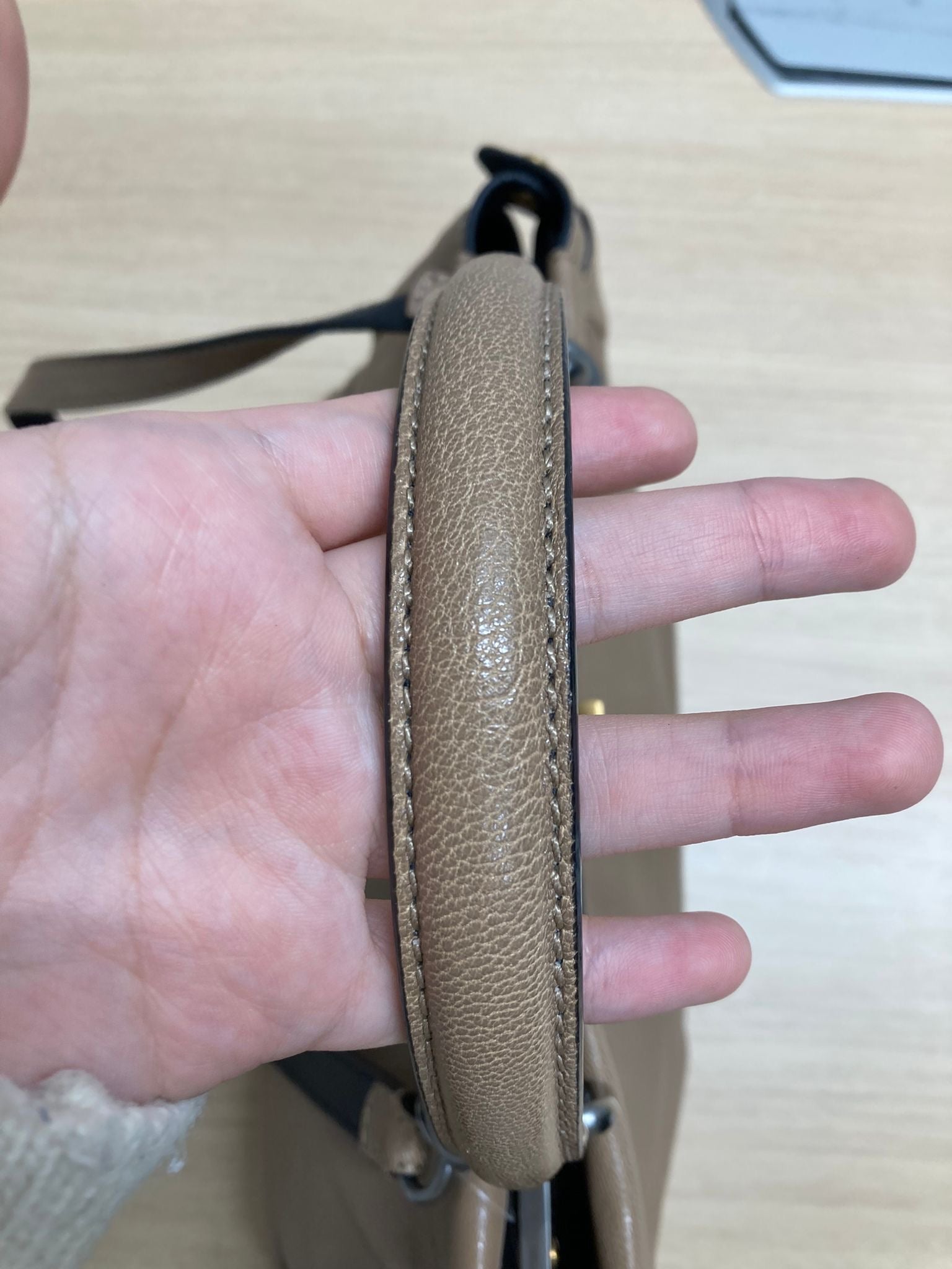 Fendi peekaboo Beige topo bandolera mediano