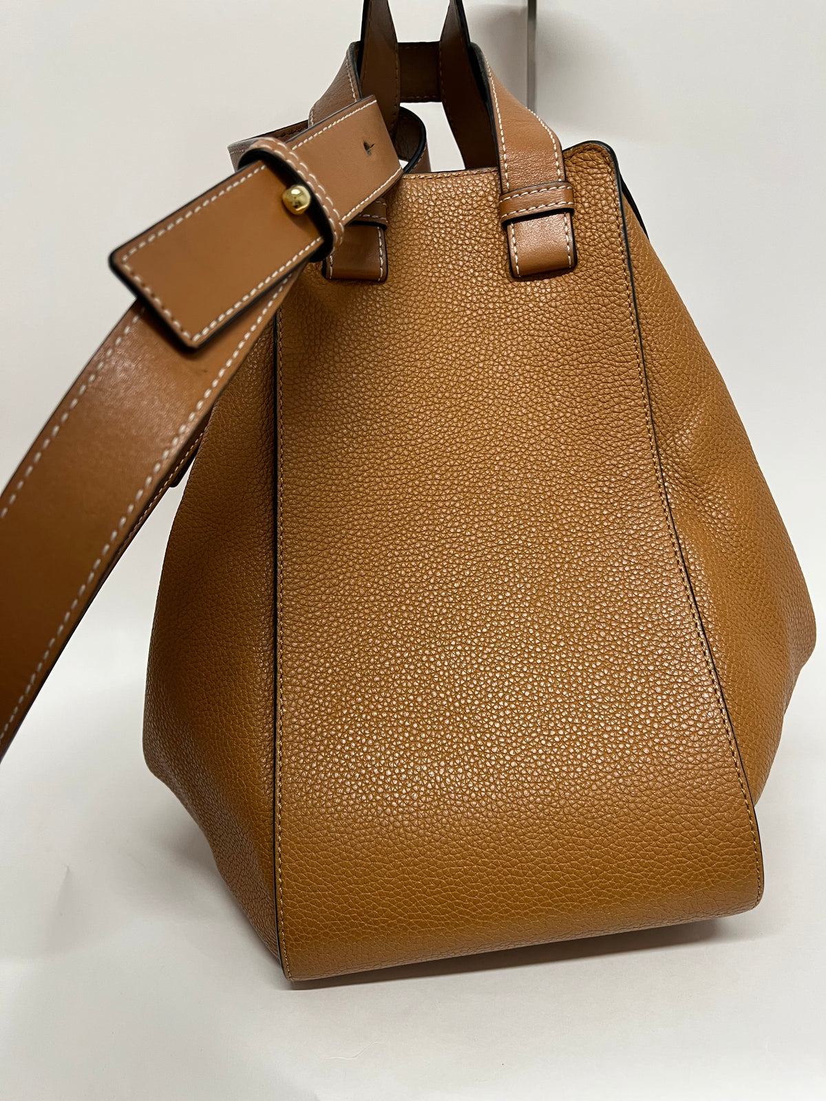 Loewe Hammock Mediano Piel Graneada Camel