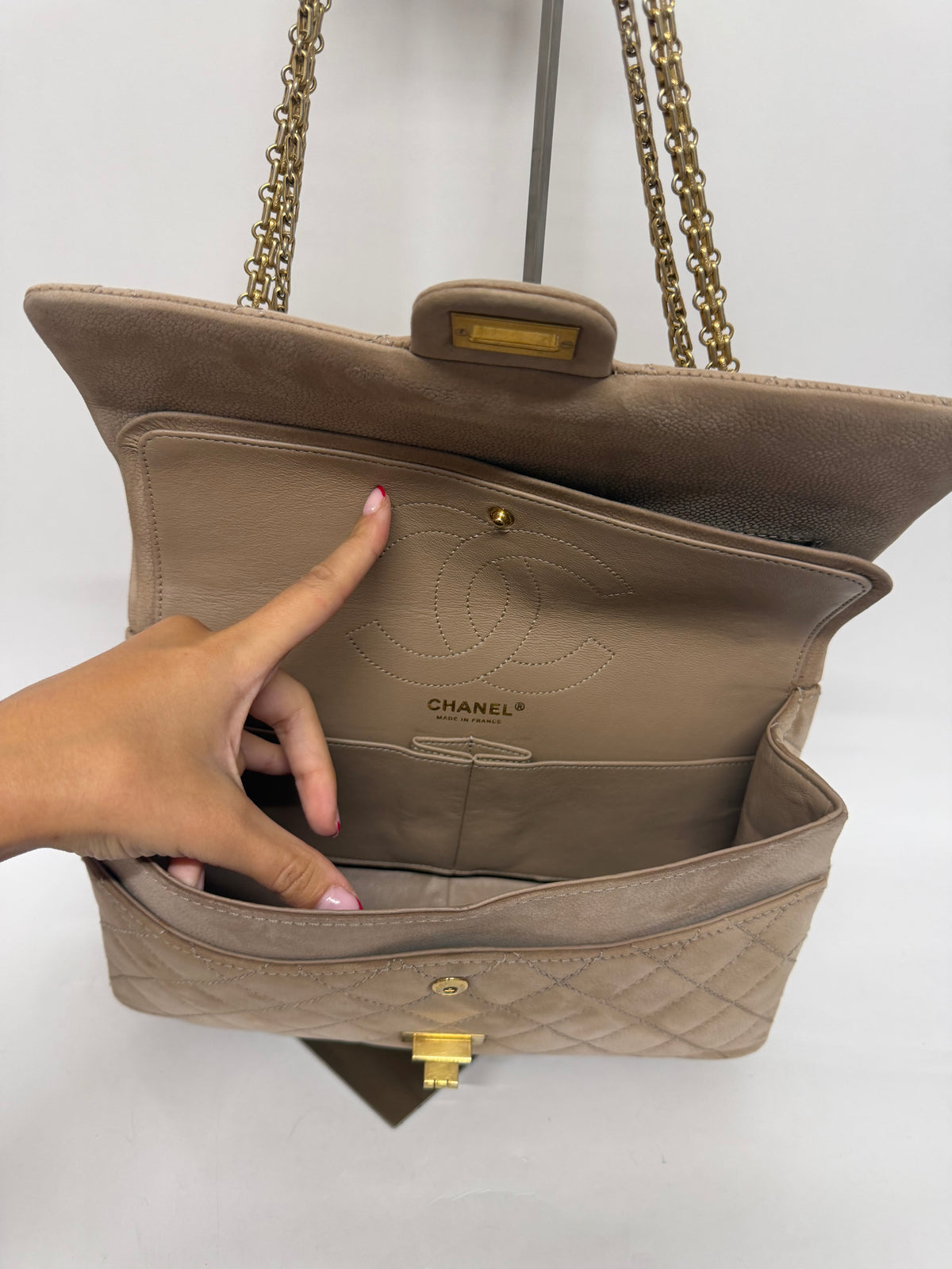 Chanel Reissue 2.55 Double Flap 227 Piel Caviar Nobuk Beige · Serie 17