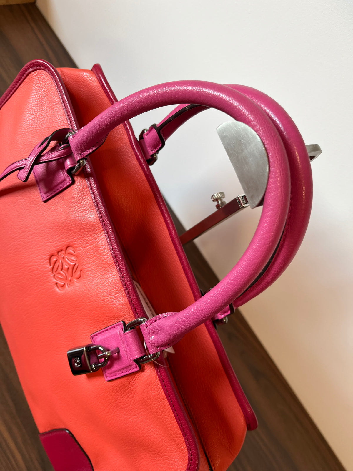 Loewe Amazona 36 Piel de Cabra Tricolor Coral, Rosa y Rojo