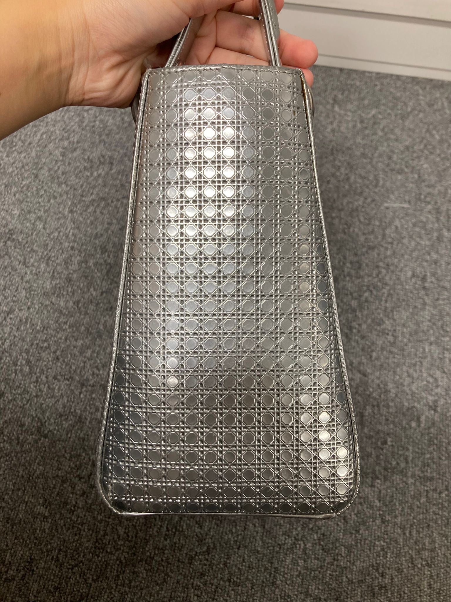 Christian Dior Lady Dior Cannage – Piel plateada