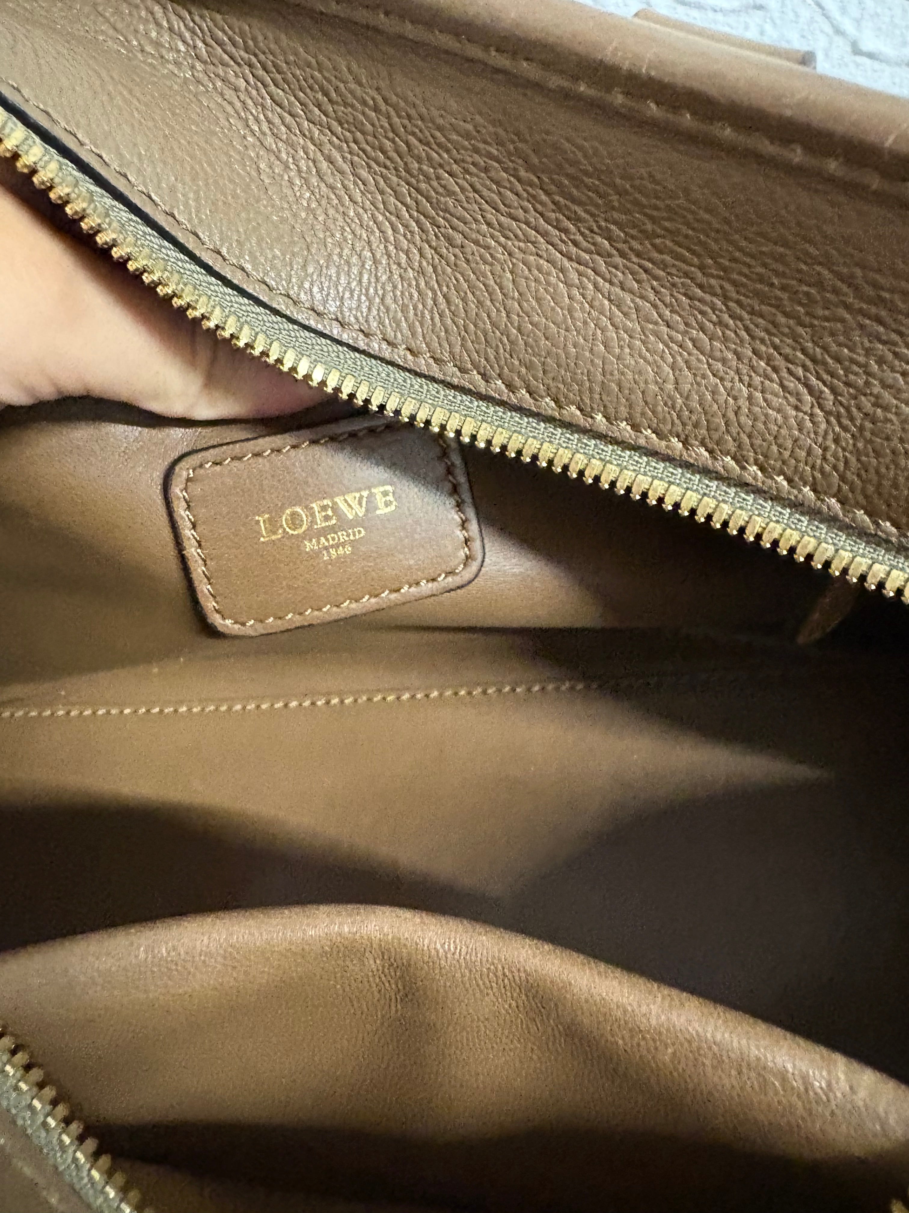 Loewe amazona 30 pequeño piel marrón topo con bandolera extra roja