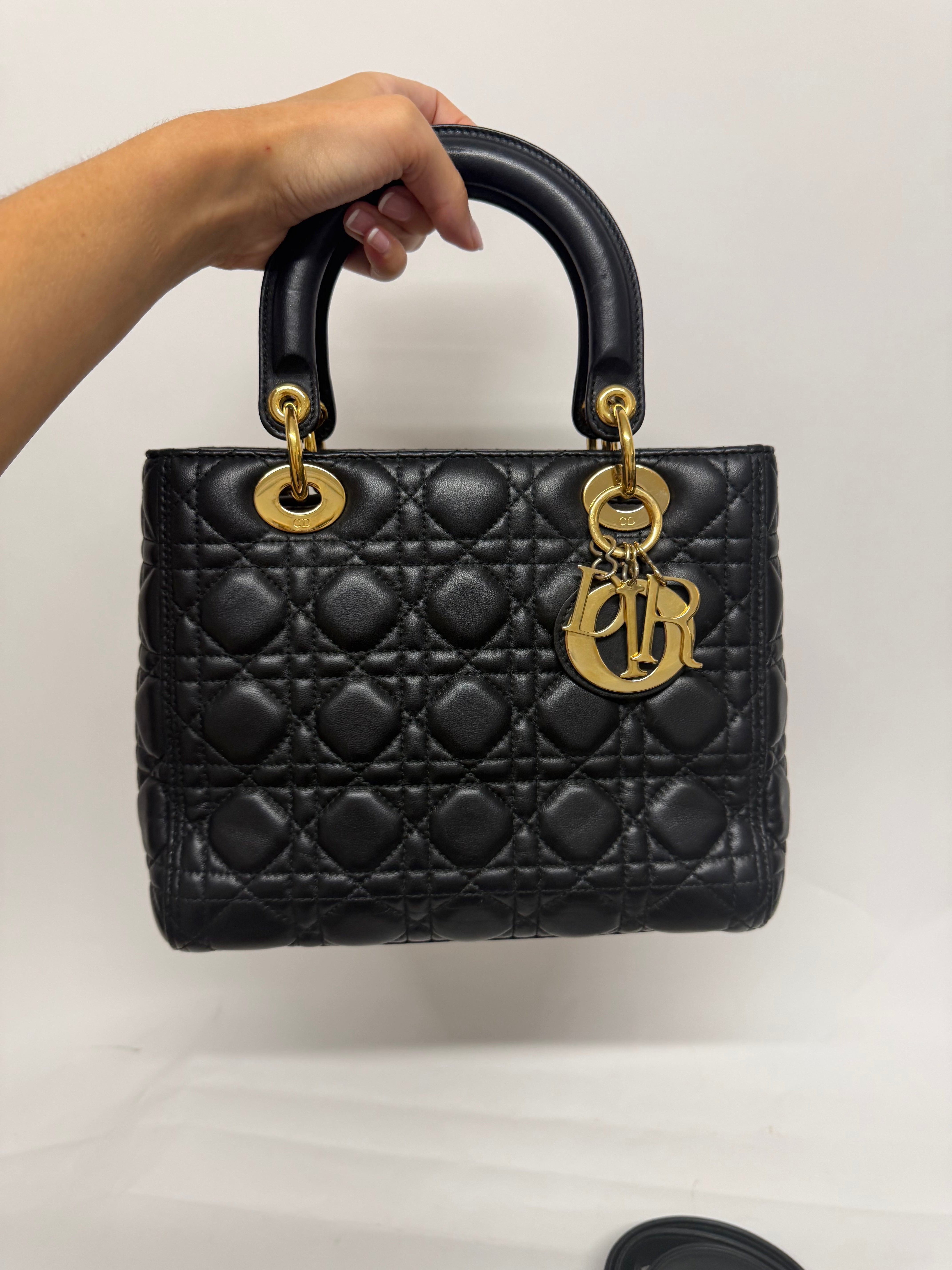Christian Dior Lady Dior Medium Piel Cordero Negra con bandolera