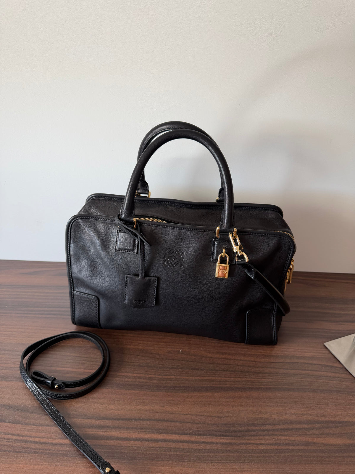 Loewe Amazona 36 Piel Negra Herrajes Dorados