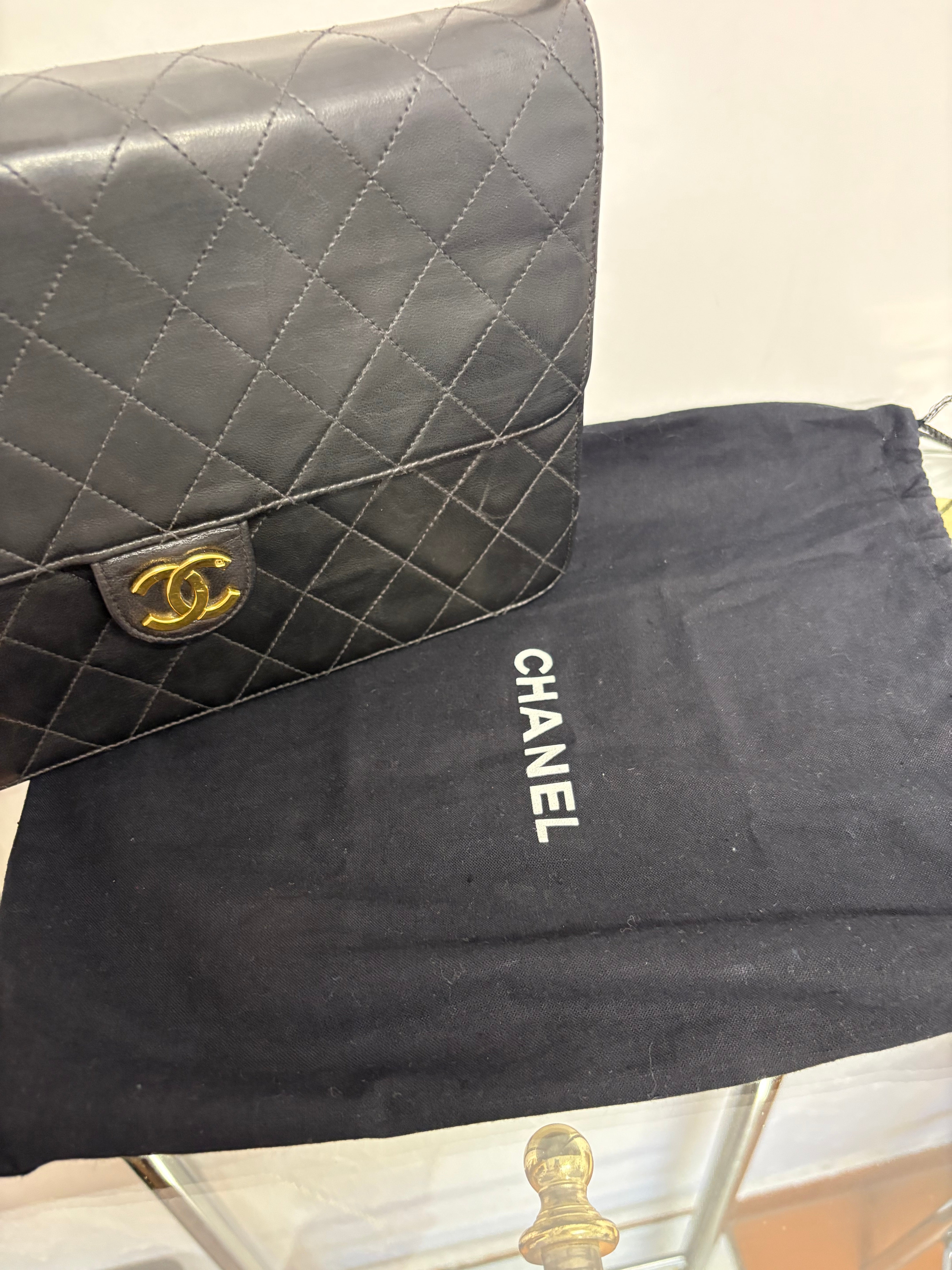 CHANEL Single Flap Negro Vintage Serie 5 – Año 1997–1999