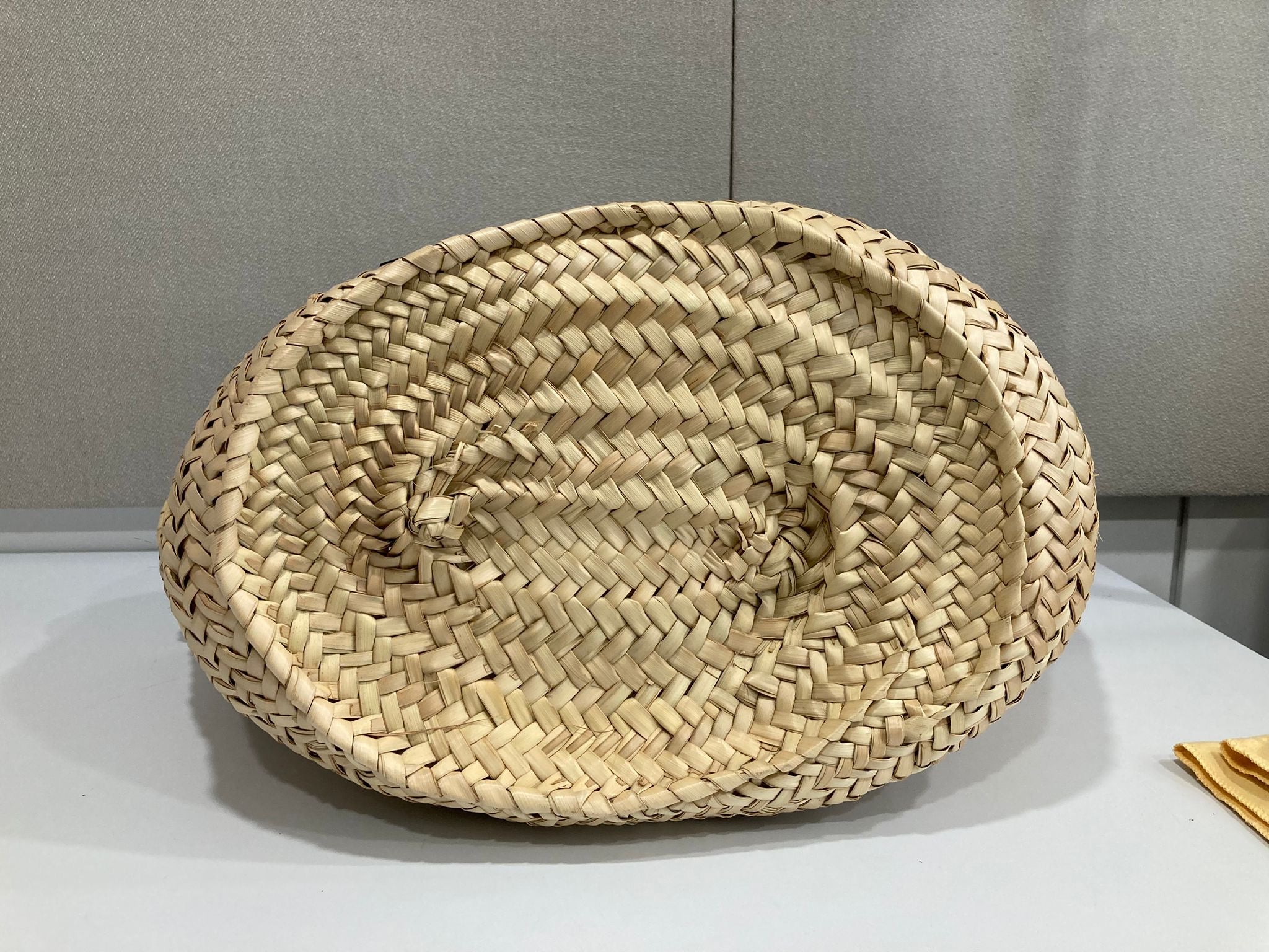 Loewe cesta rafia mediana - grande marrón clásica