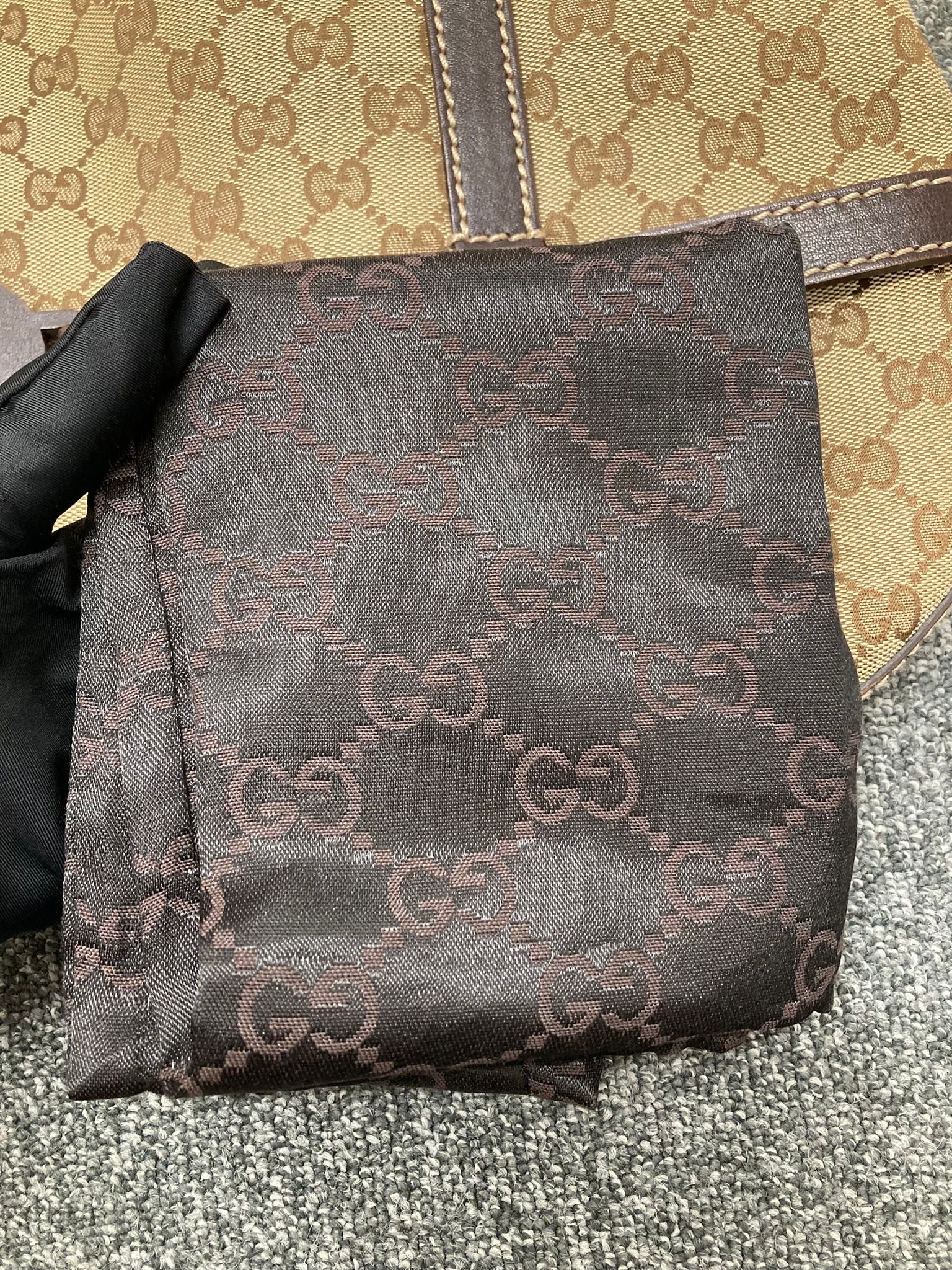 Gucci hobo bag vintage gg canvas