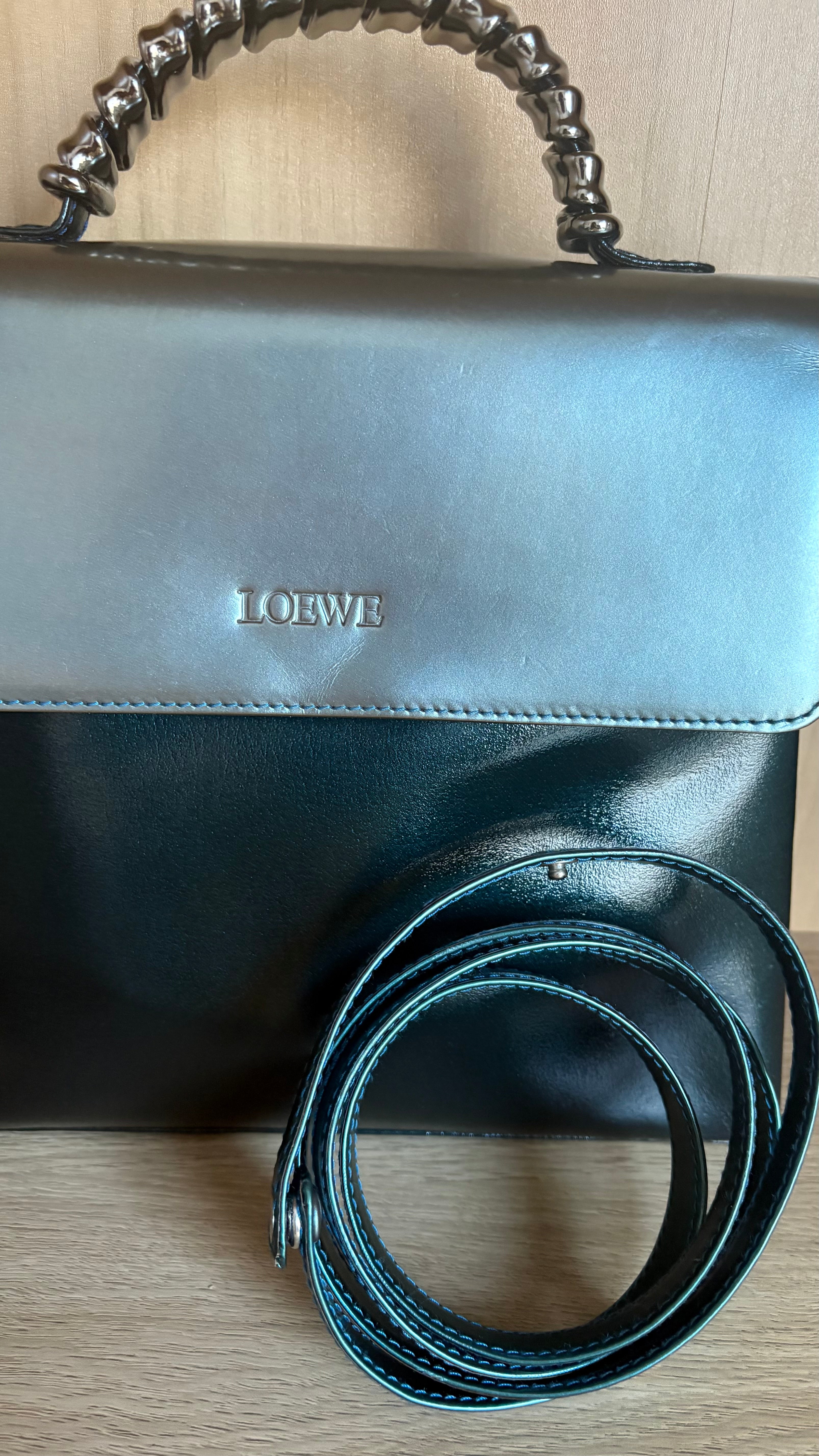 Bolso Loewe Velazquez Twist azul
oscuro/plateado