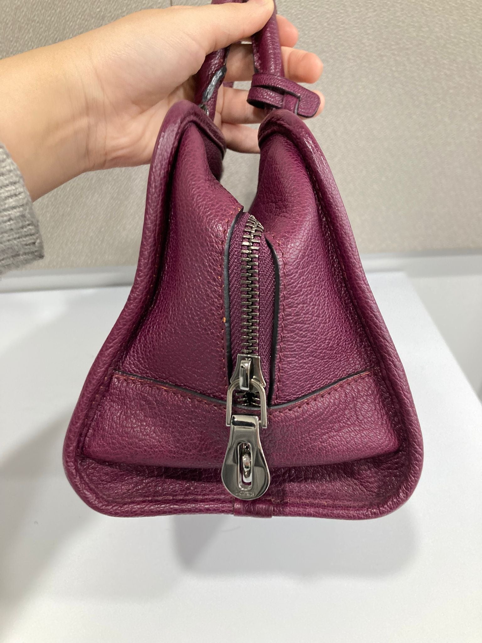 Loewe amazona 28 vino burdeos