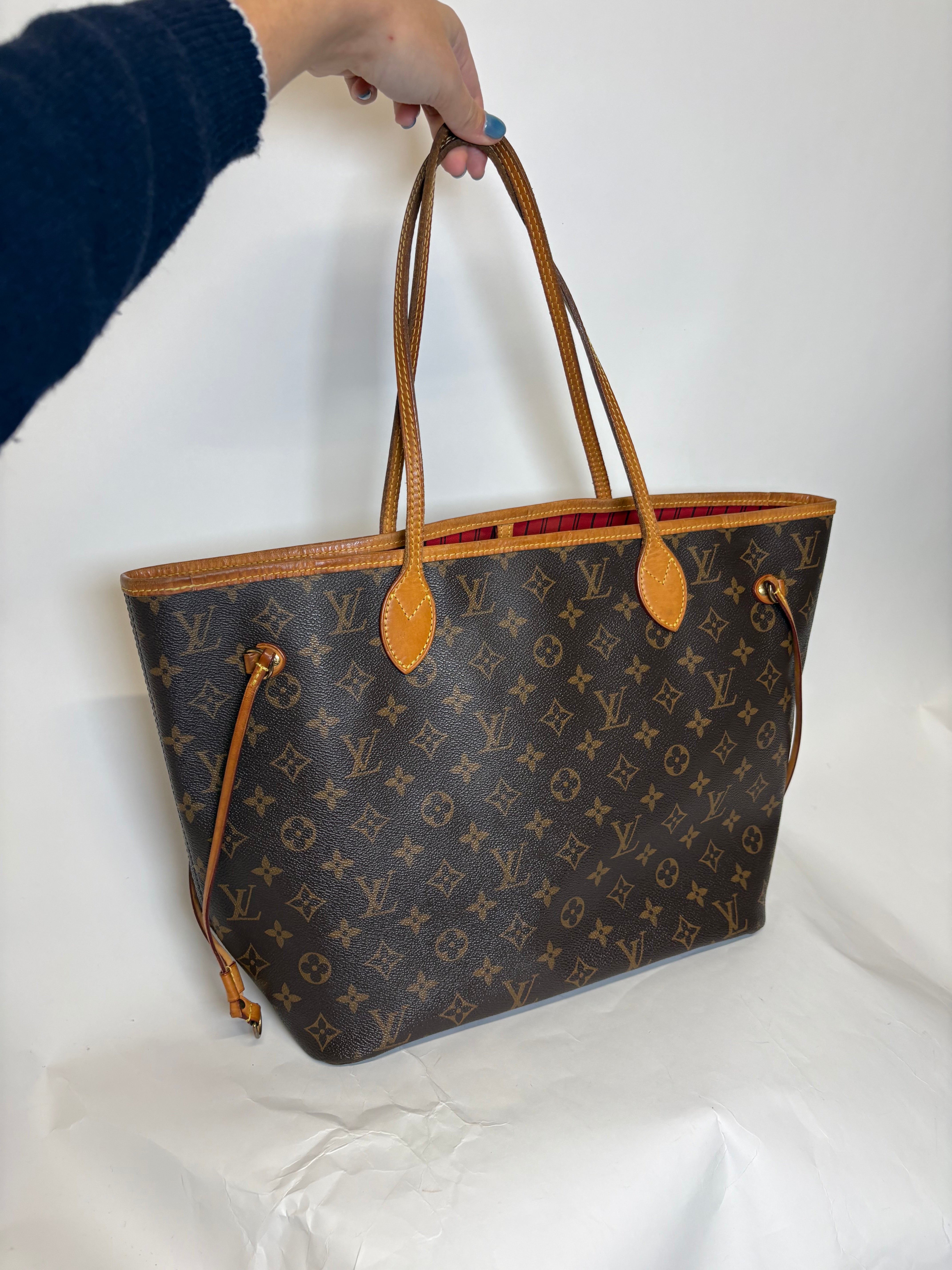 Louis Vuitton Neverfull MM Monogram y rojo