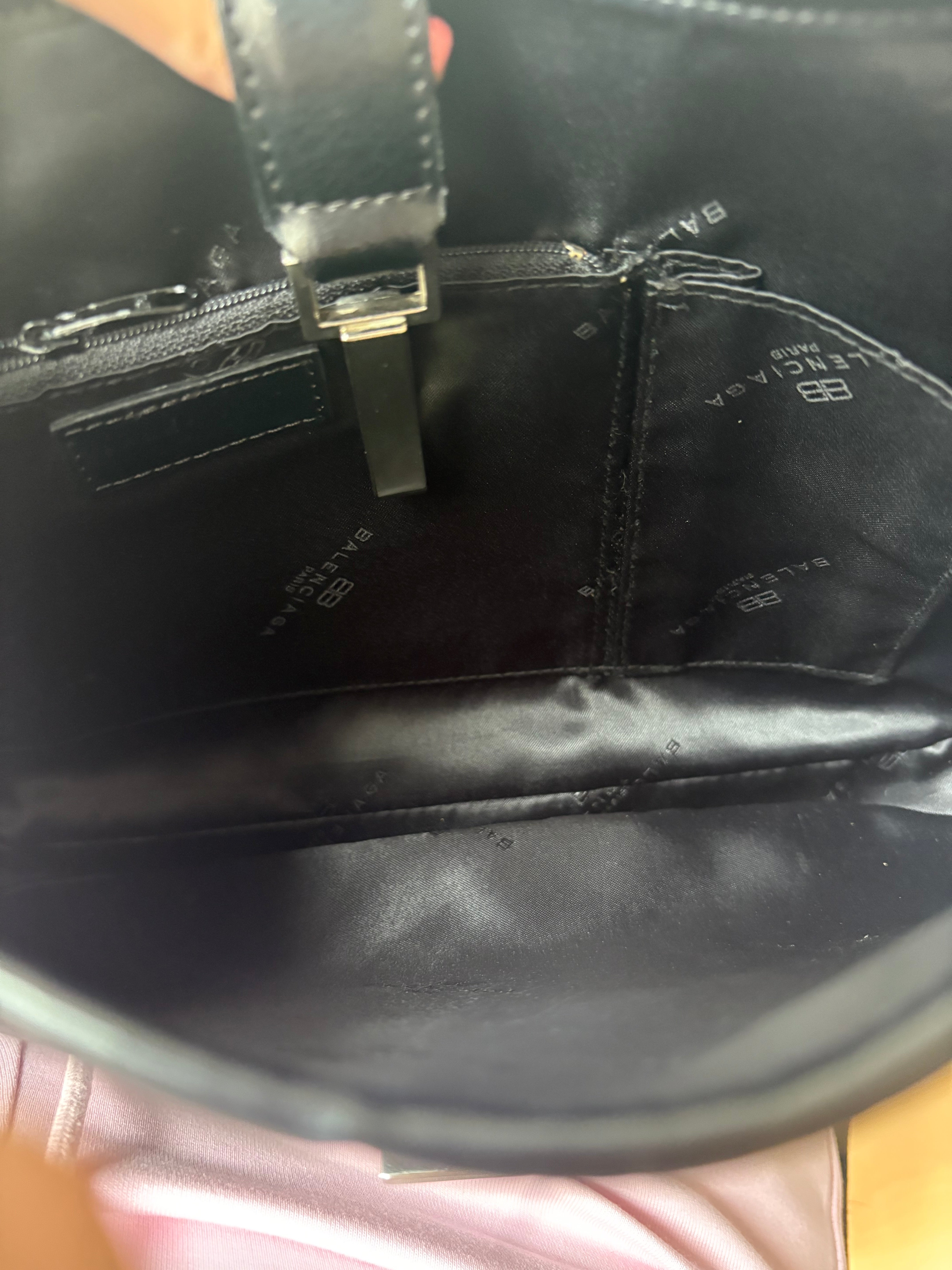 Balenciaga Hobo Bag en lona monogram “BB antiguo” negra