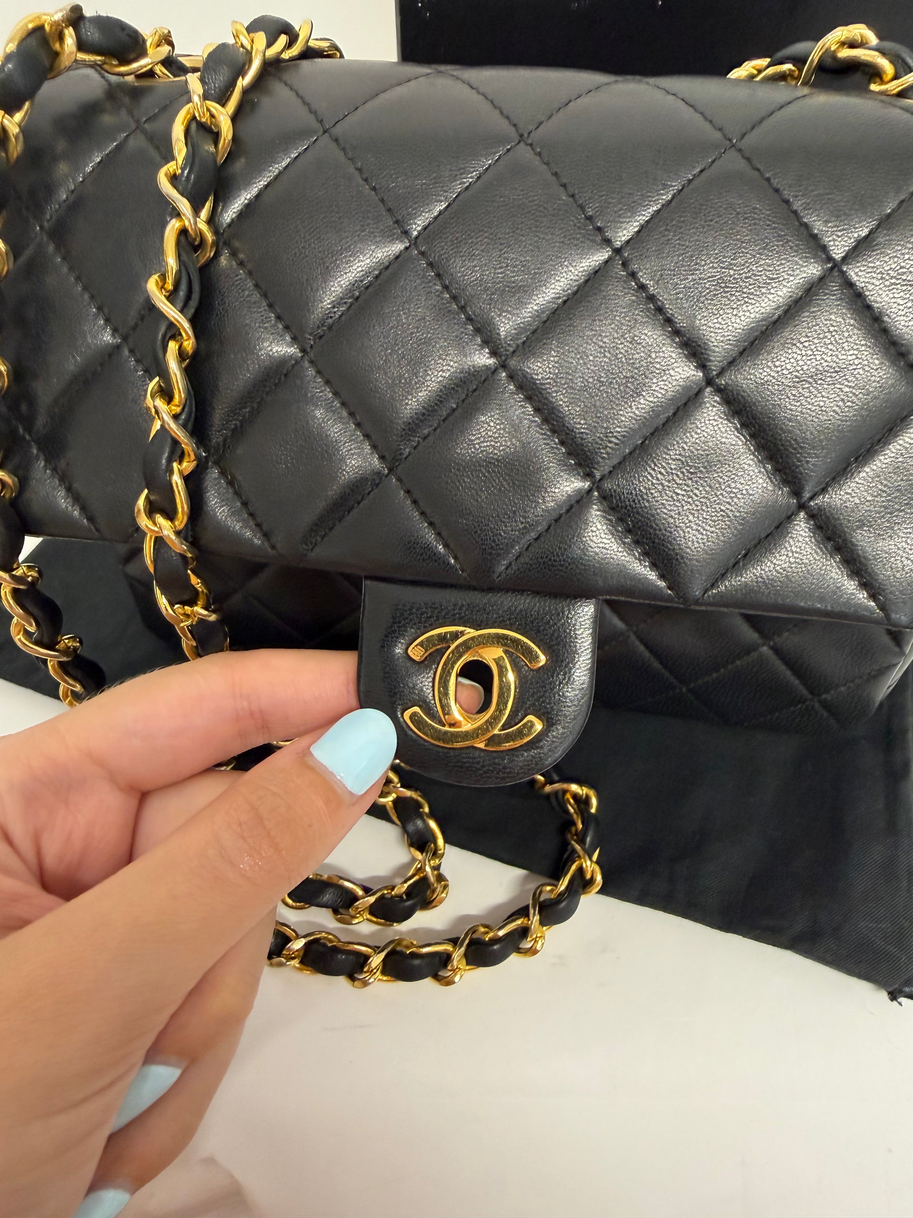 Chanel Mini Matelassé 20 Square Piel Cordero Negra