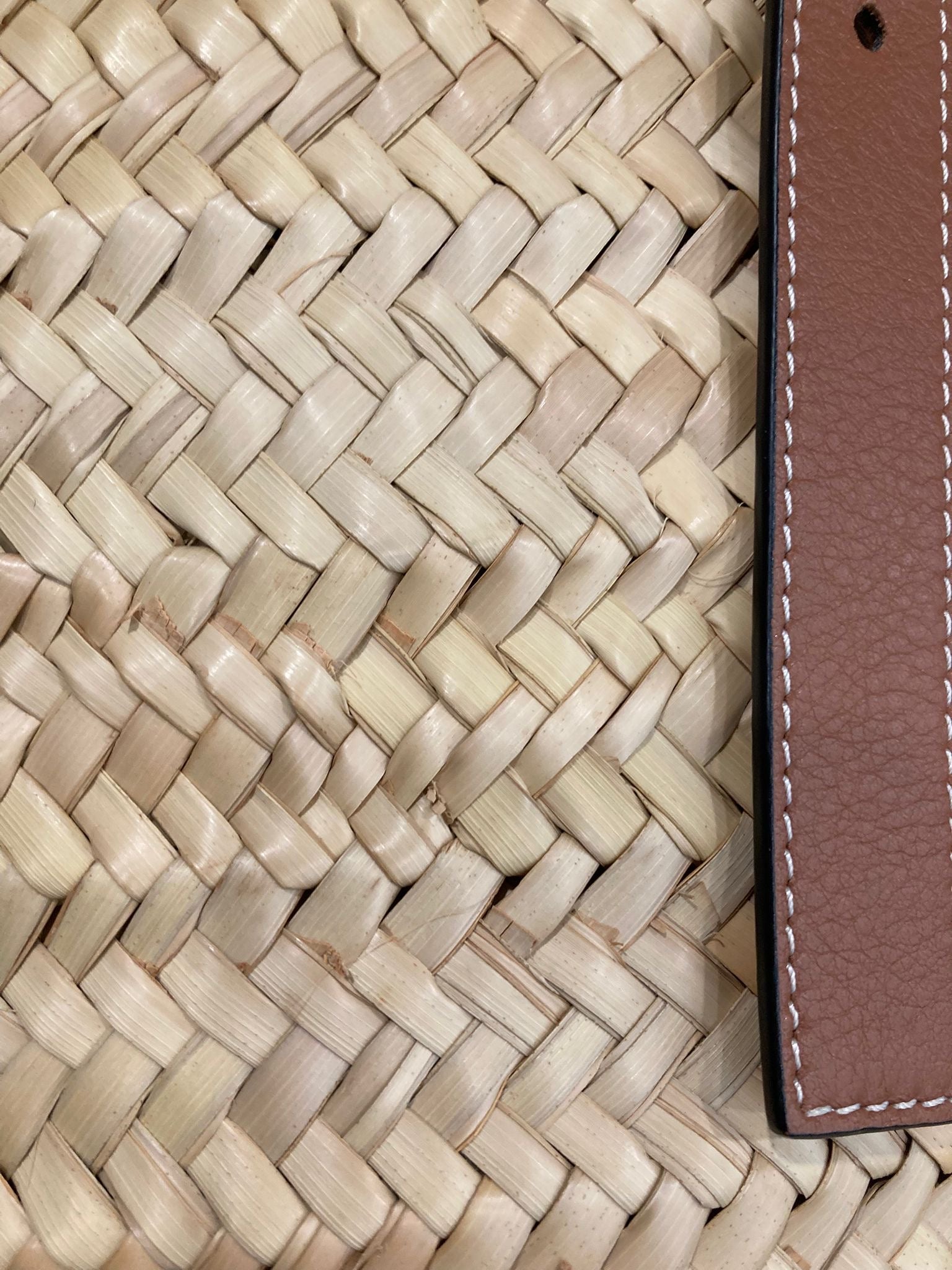Loewe cesta rafia mediana - grande marrón clásica