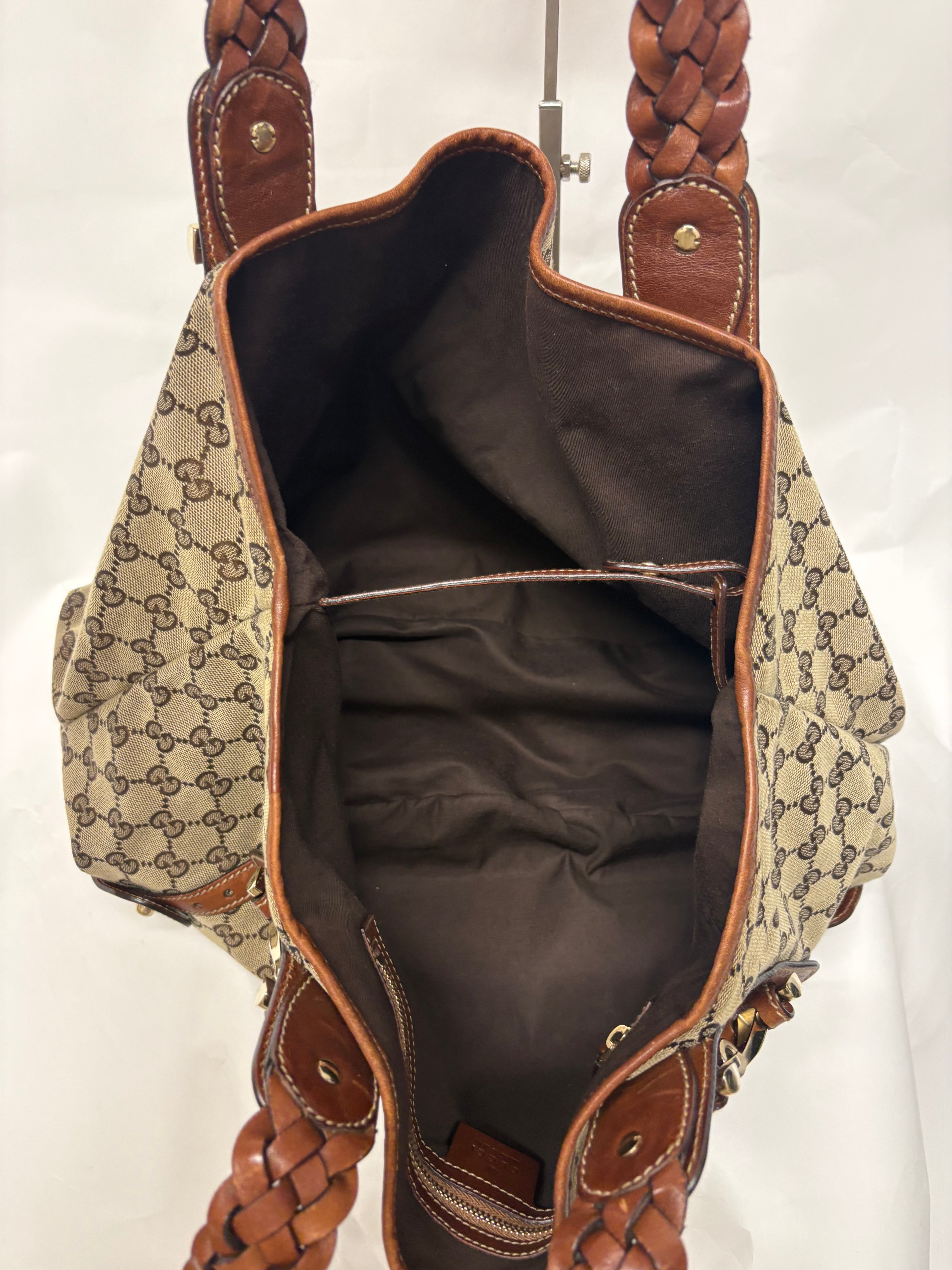 Gucci Pelham clásico en lona GG beige con piel marrón y asas trenzadas mediano