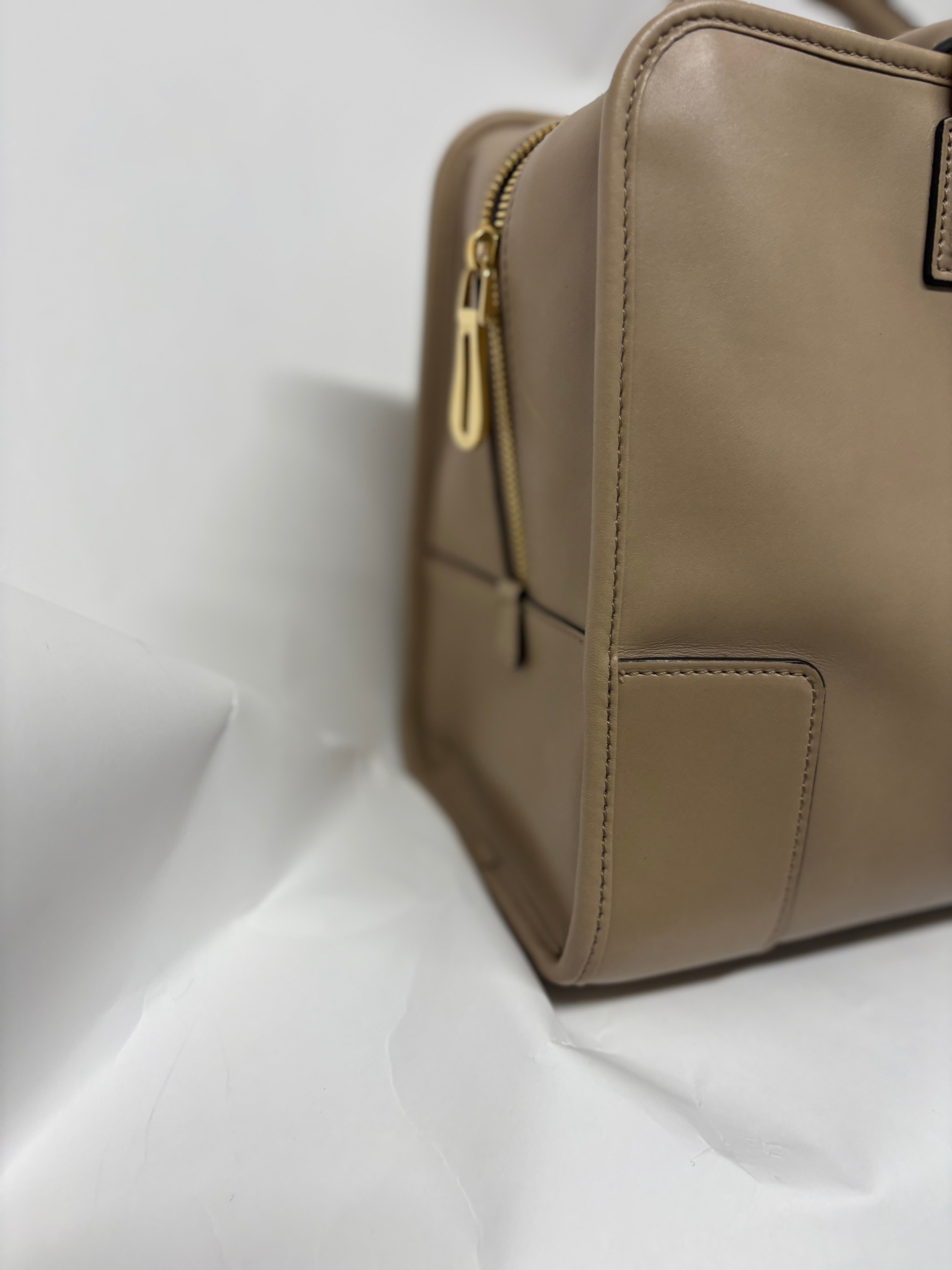 Loewe amazona 36 camel claro con bandoleras extra