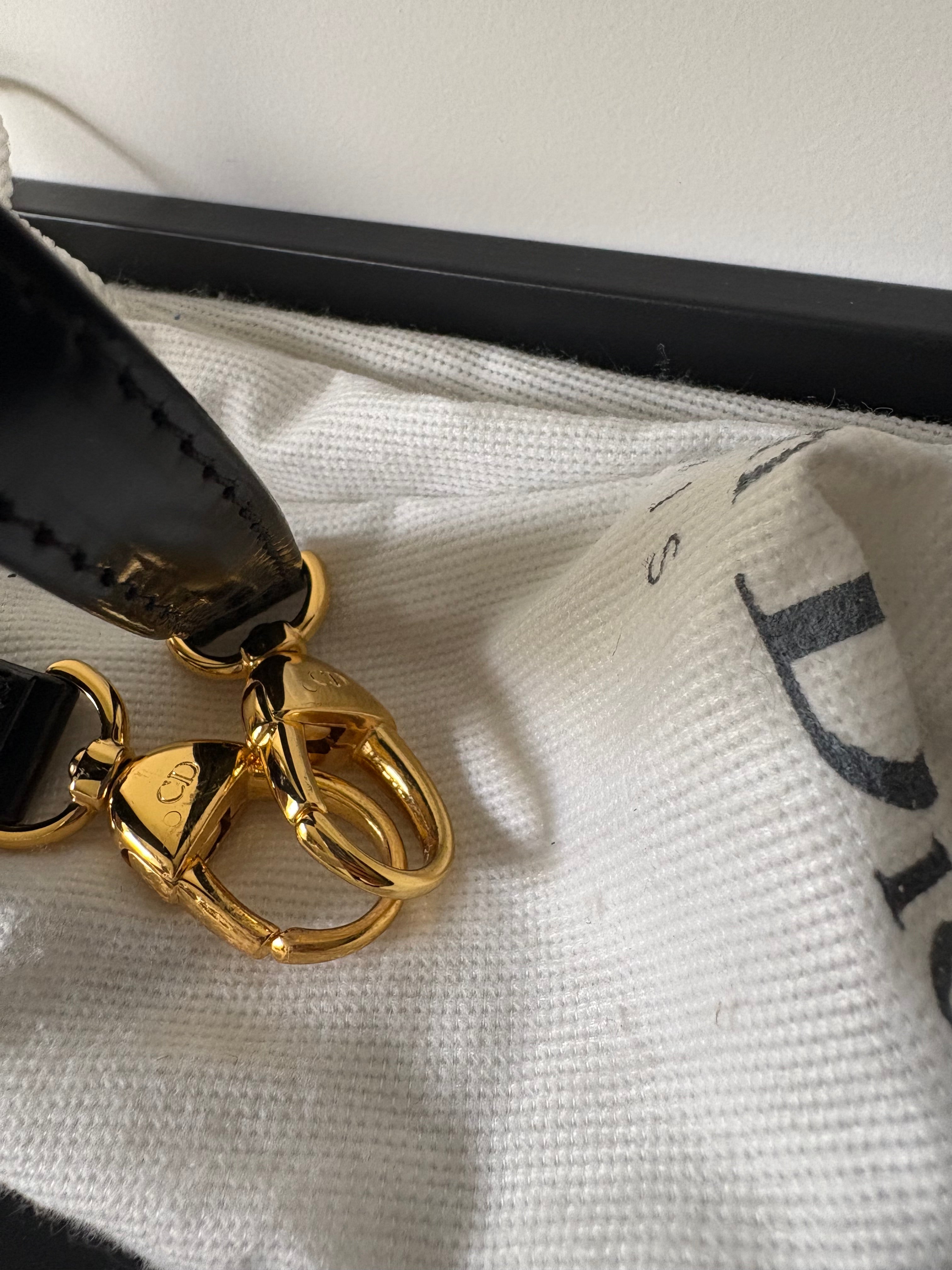Lady Dior mediano negro y dorado