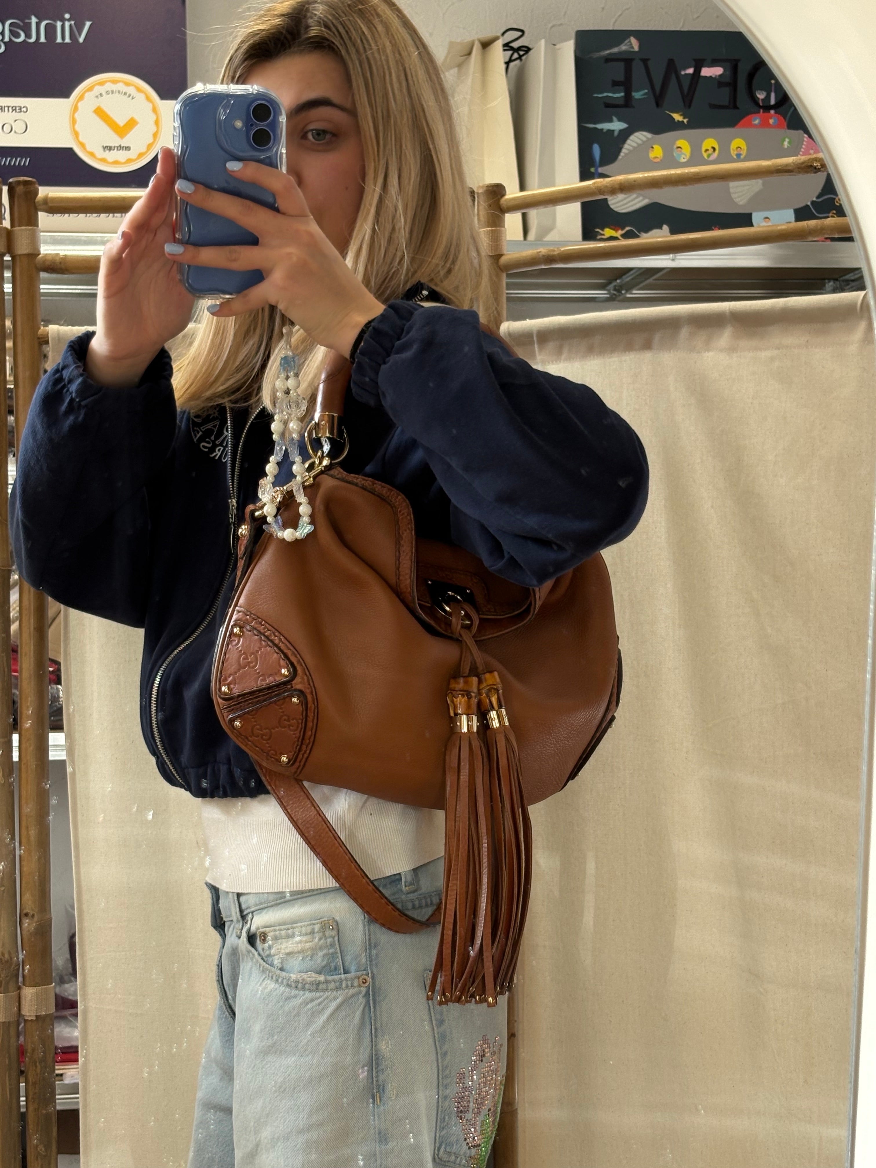 Bolso Gucci Indy Large en Piel Camel con bandolera · Asa Bamboo y Flecos