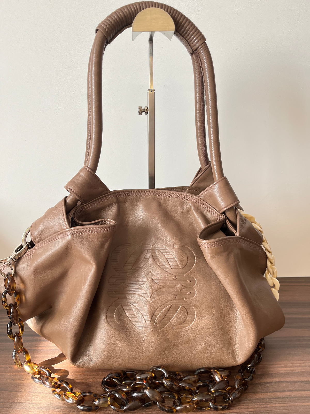 Loewe Aire Mediano Piel Nappa Marrón camel con bandolera