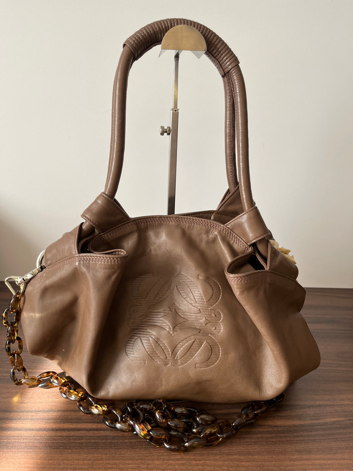 Loewe Aire Mediano Piel Nappa Marrón camel con bandolera