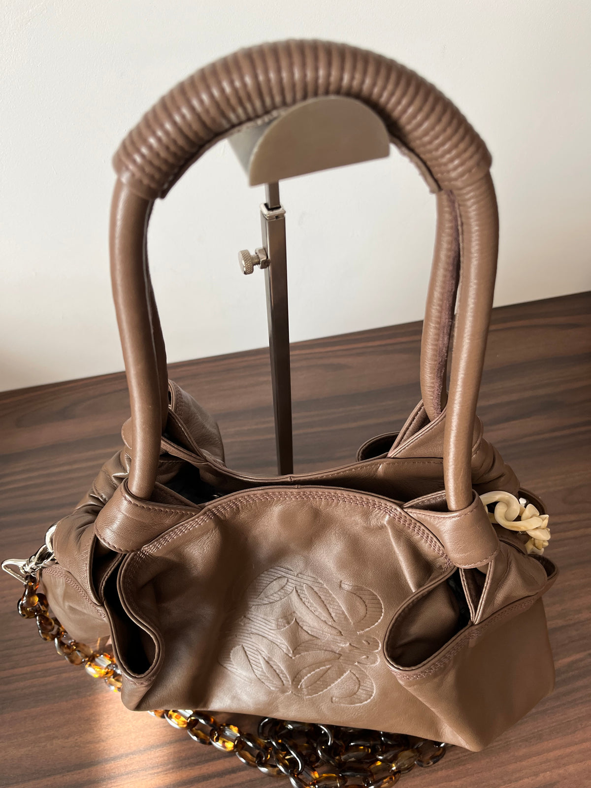 Loewe Aire Mediano Piel Nappa Marrón camel con bandolera
