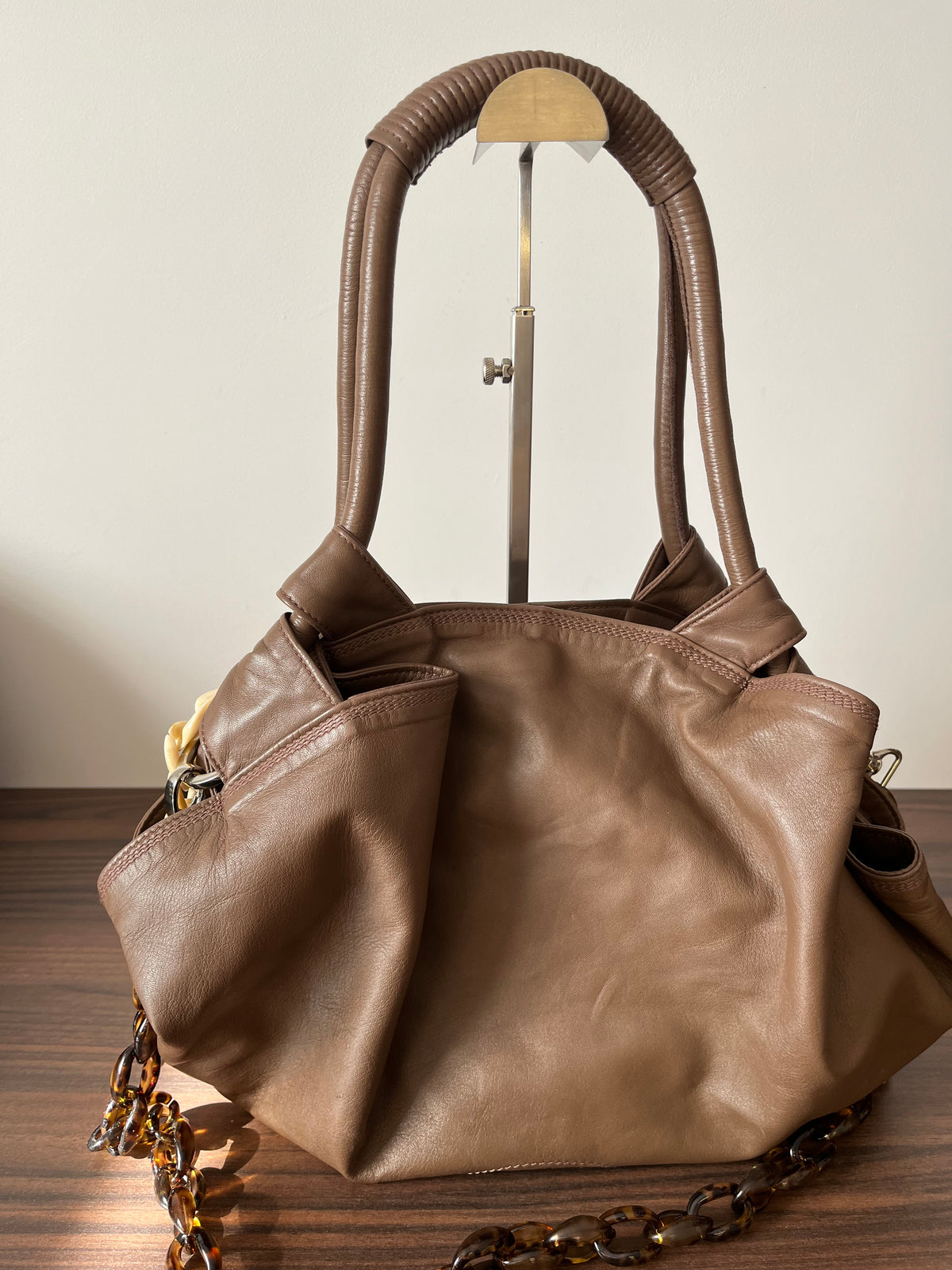 Loewe Aire Mediano Piel Nappa Marrón camel con bandolera