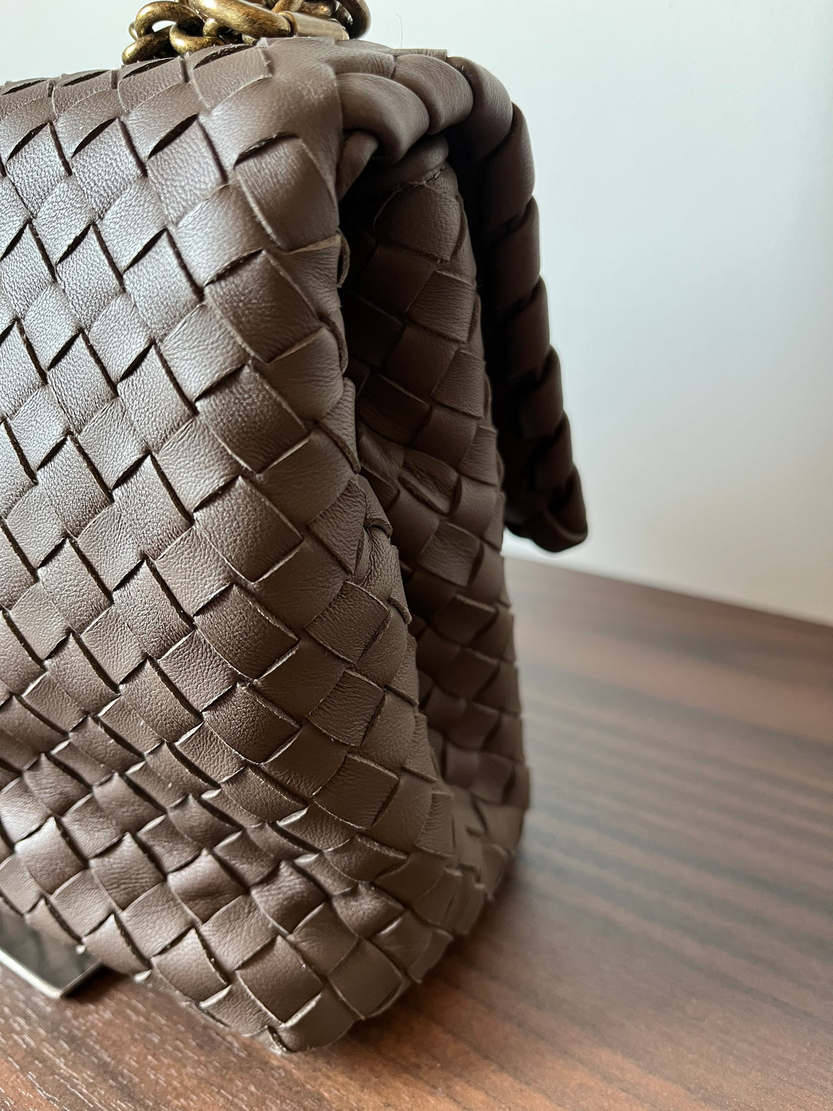 Bottega Veneta Olimpia Small Nappa Intrecciato Marrón Herrajes Dorados