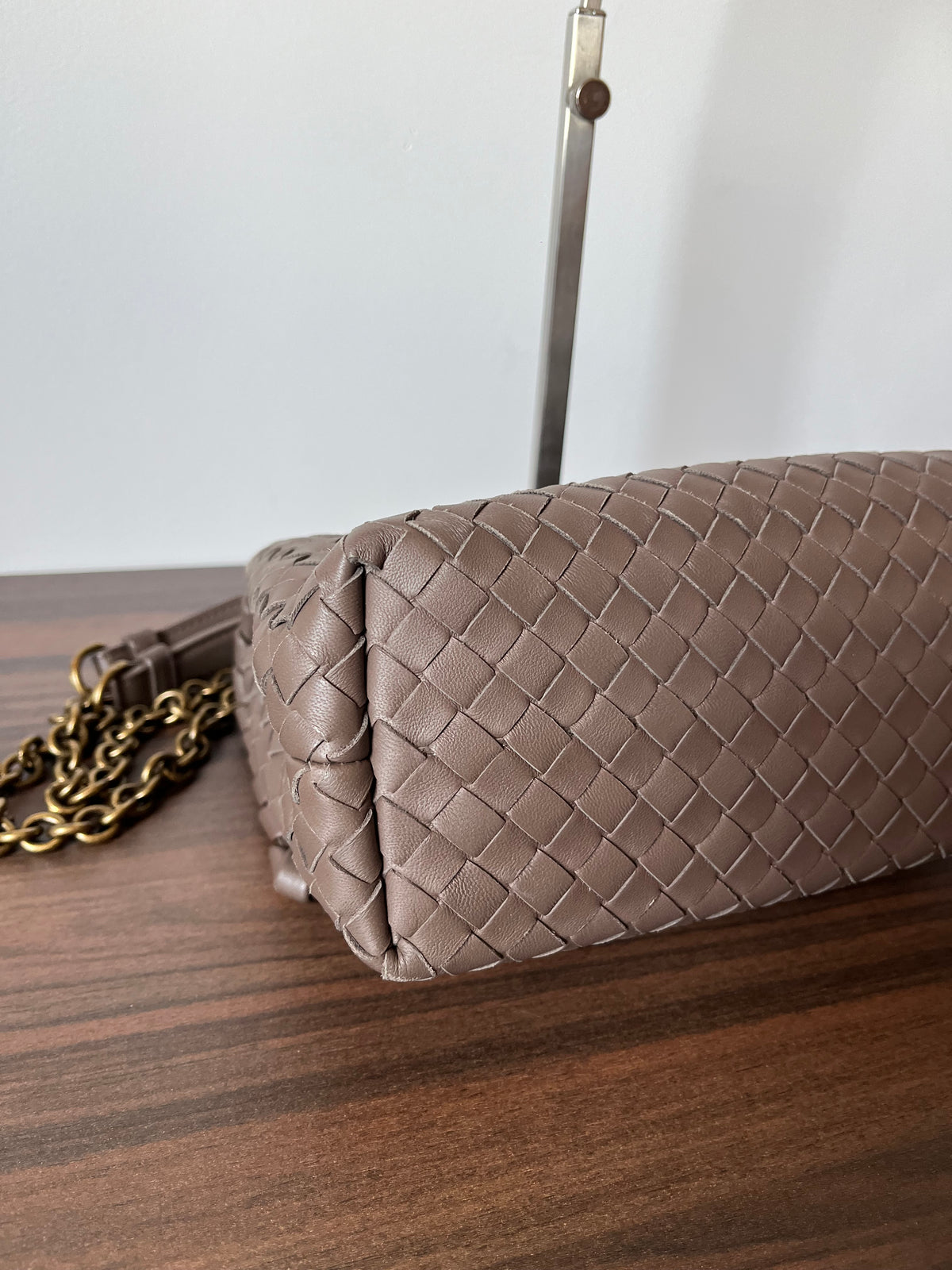 Bottega Veneta Olimpia Small Nappa Intrecciato Marrón Herrajes Dorados