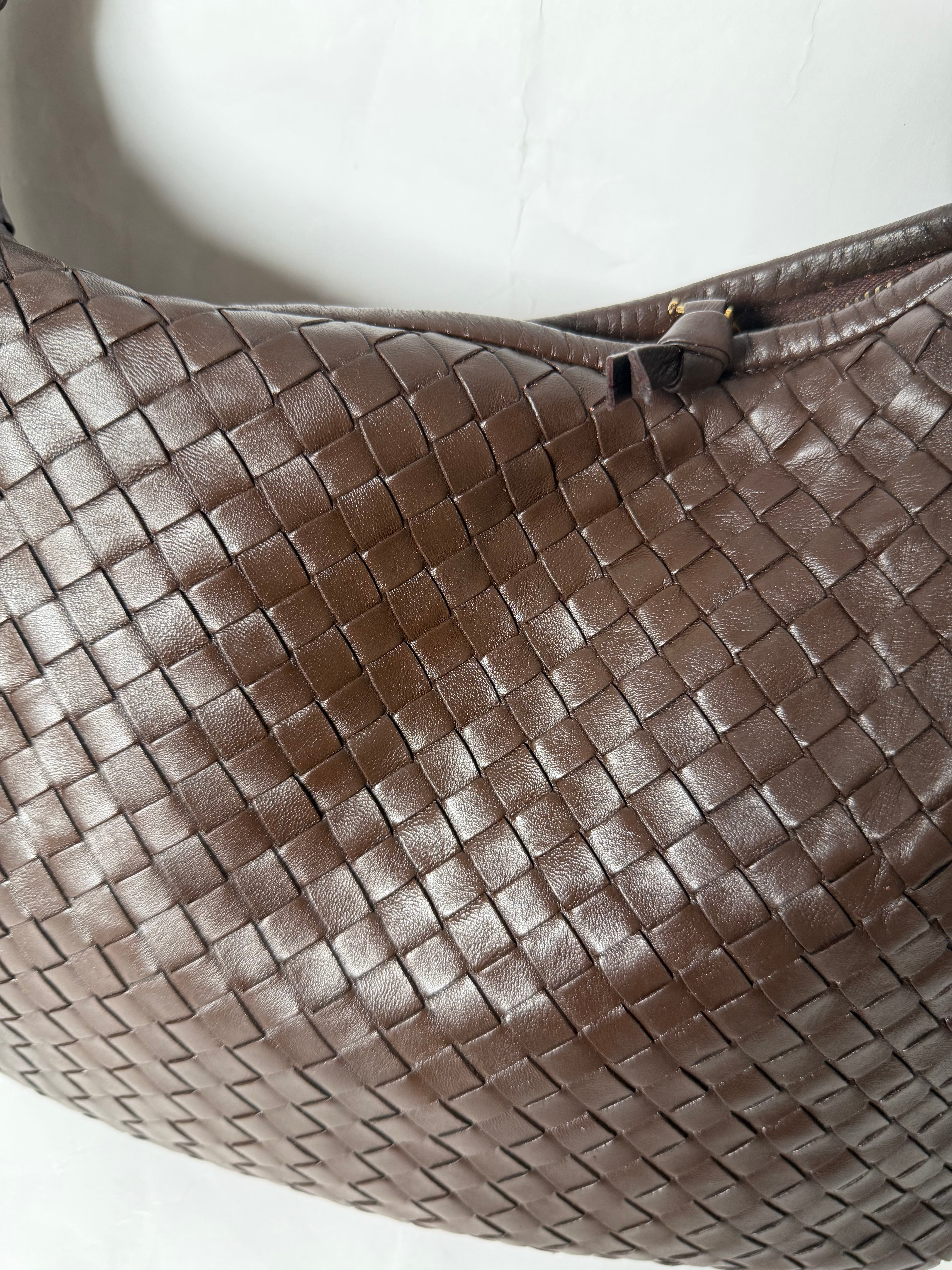 Bottega Veneta Hobo en piel Intrecciato color marrón chocolate