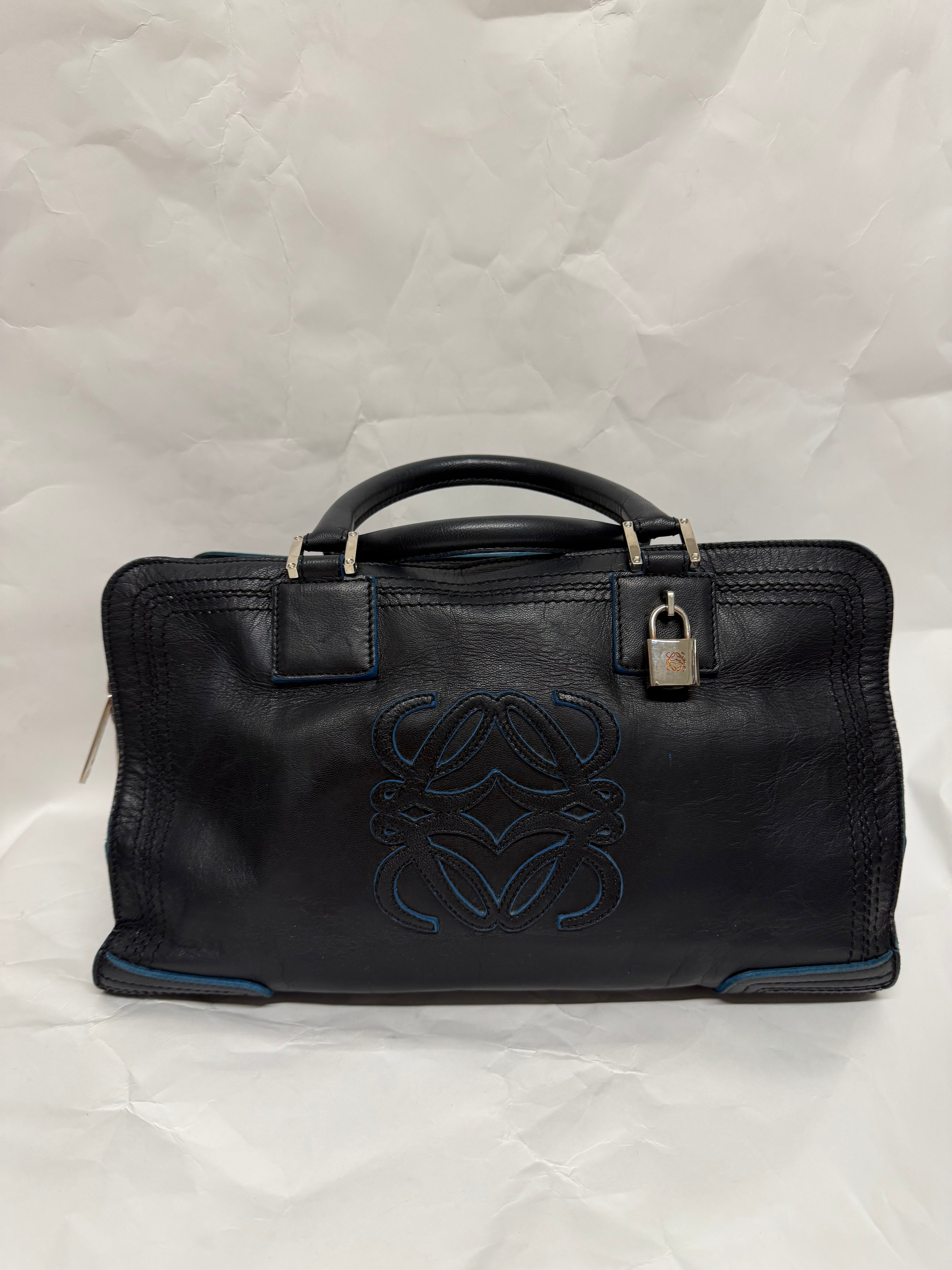 Loewe Amazona 36 Piel Negra y edición especial azul
